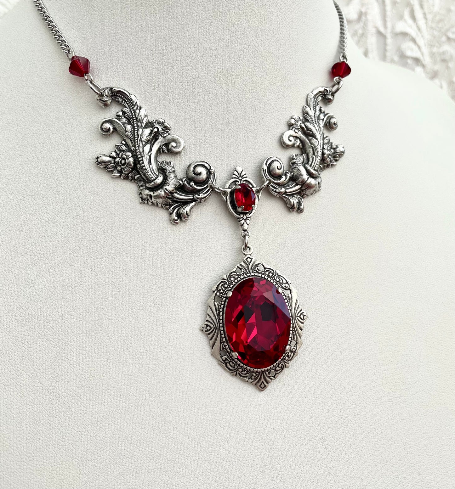 'Aurora' Necklace (Blood Red)