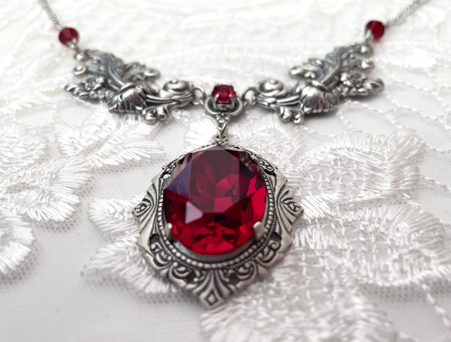 'Aurora' Necklace (Blood Red)