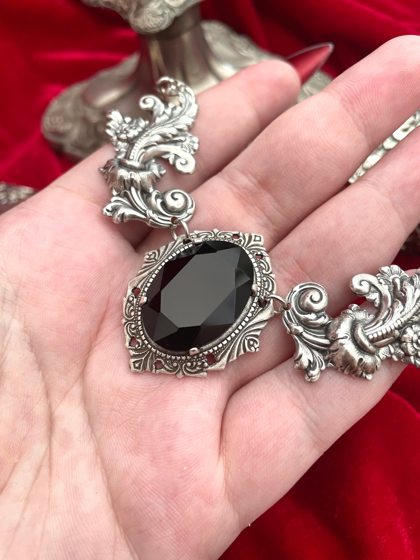 'Aurora II' Necklace (Death Black)