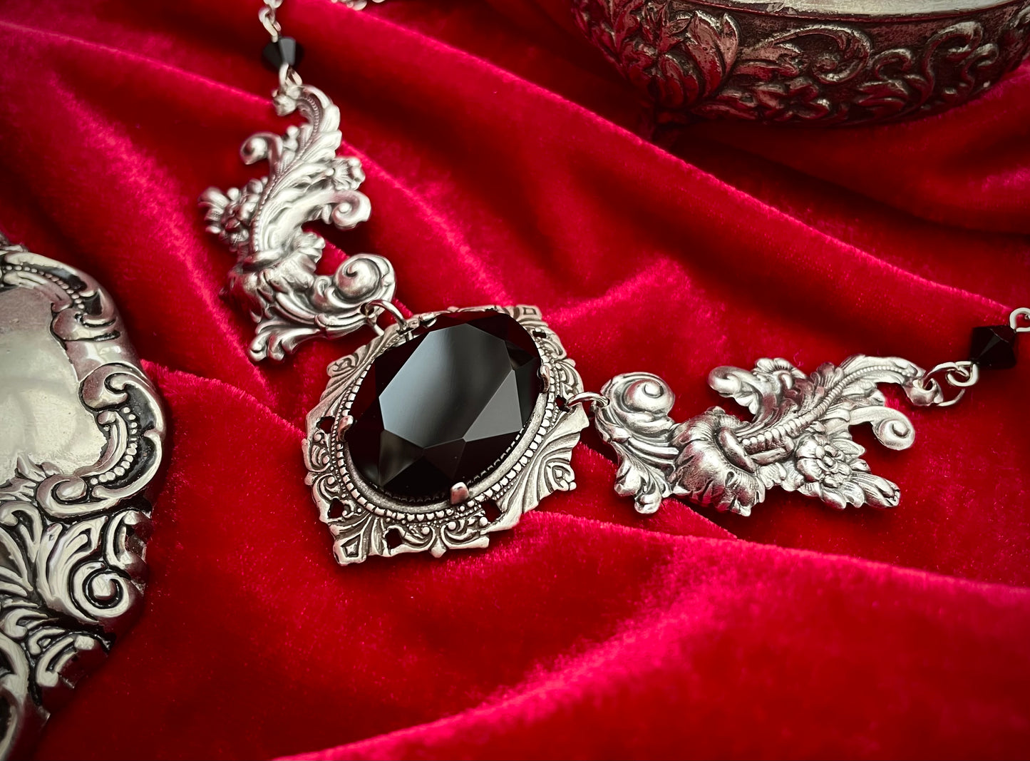 'Aurora II' Necklace (Death Black)
