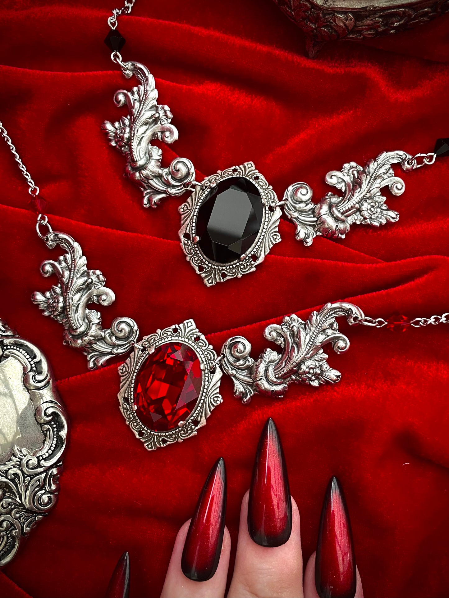 'Aurora II' Necklace (Death Black)