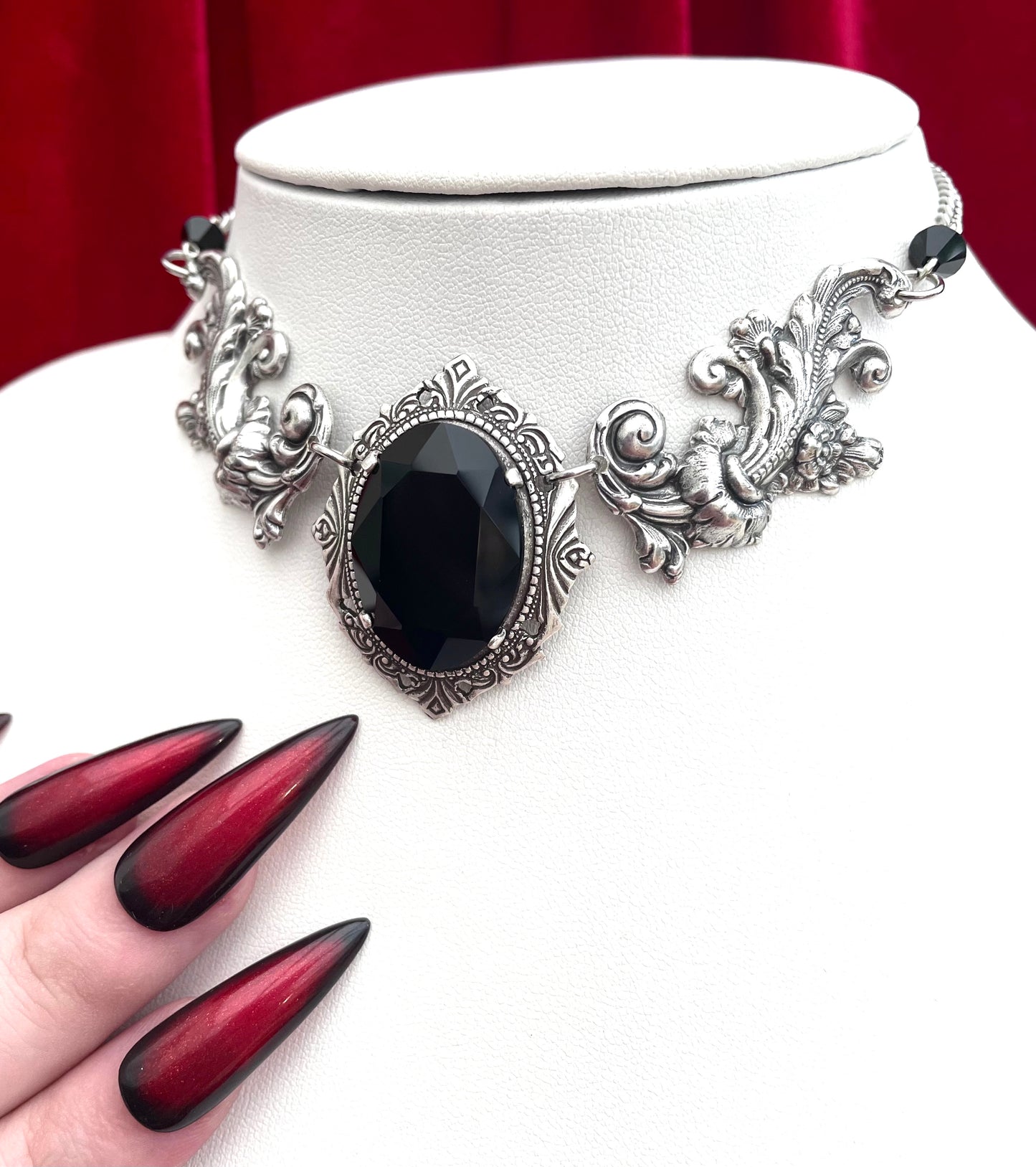 'Aurora II' Necklace (Death Black)