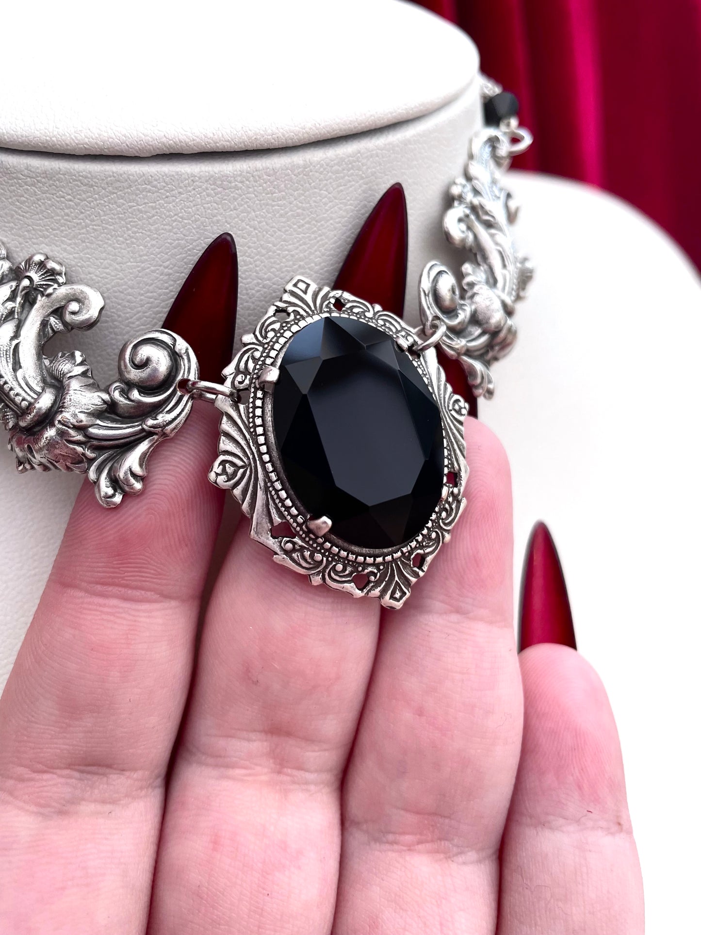 'Aurora II' Necklace (Death Black)