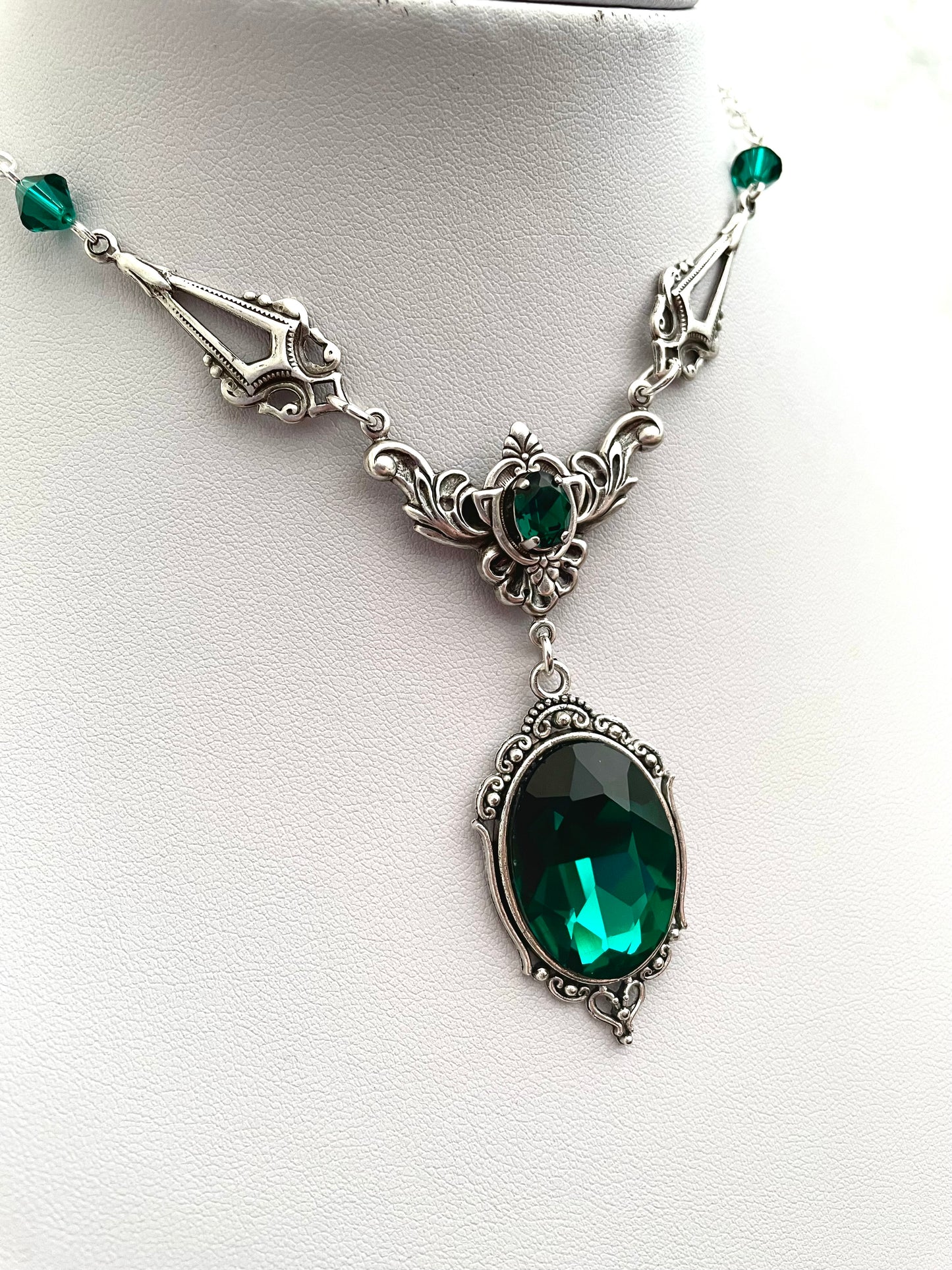 Emerald necklace, gothic emerald necklace, green and silver necklace, Slytherin necklace, Slytherin jewellery, Slytherin jewelry, victorian gothic necklace, victorian goth, victorian gothic necklace green, green gothic necklace, necklace with green jewels