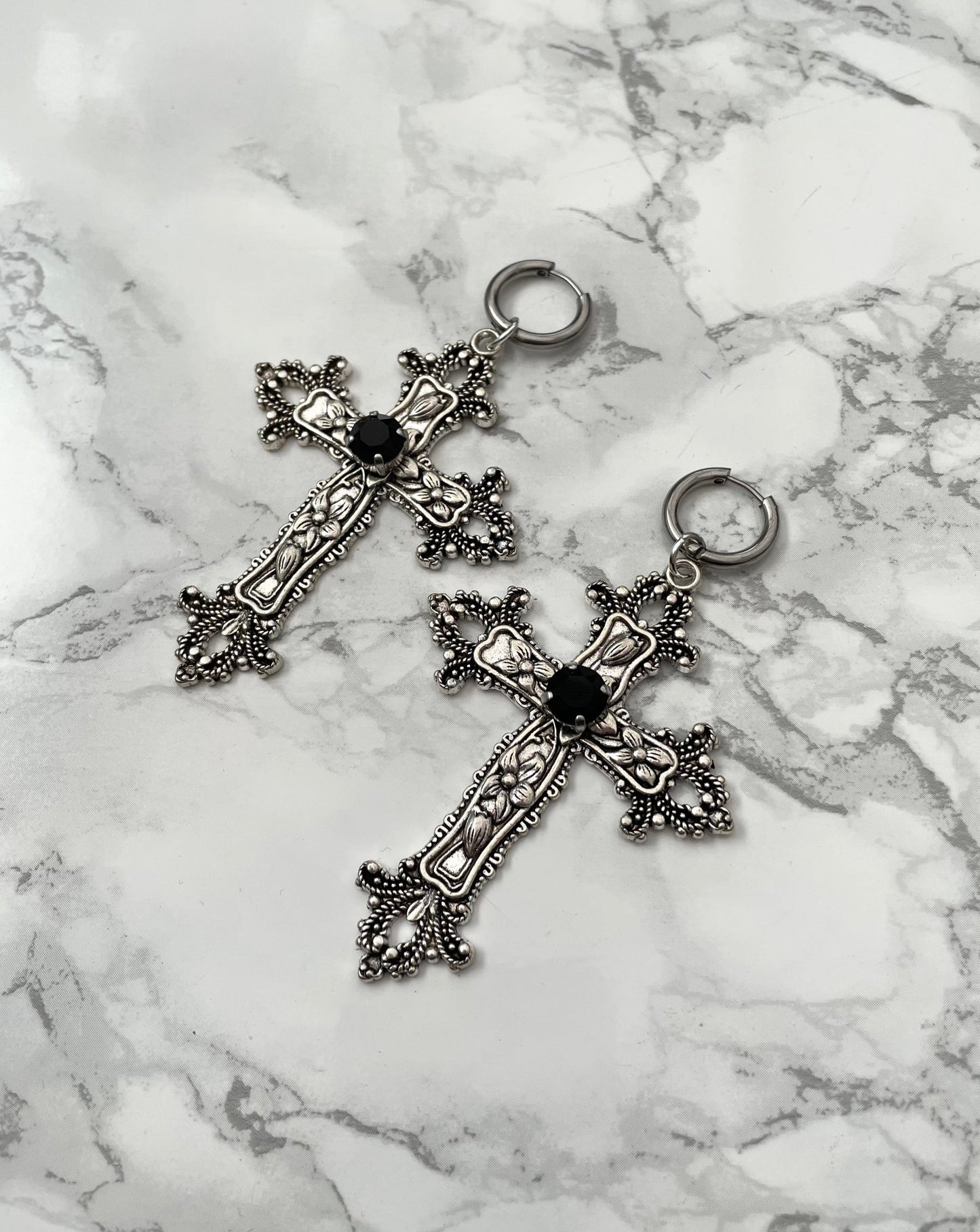 'Sanctus Mortum' Earrings (Death Black)