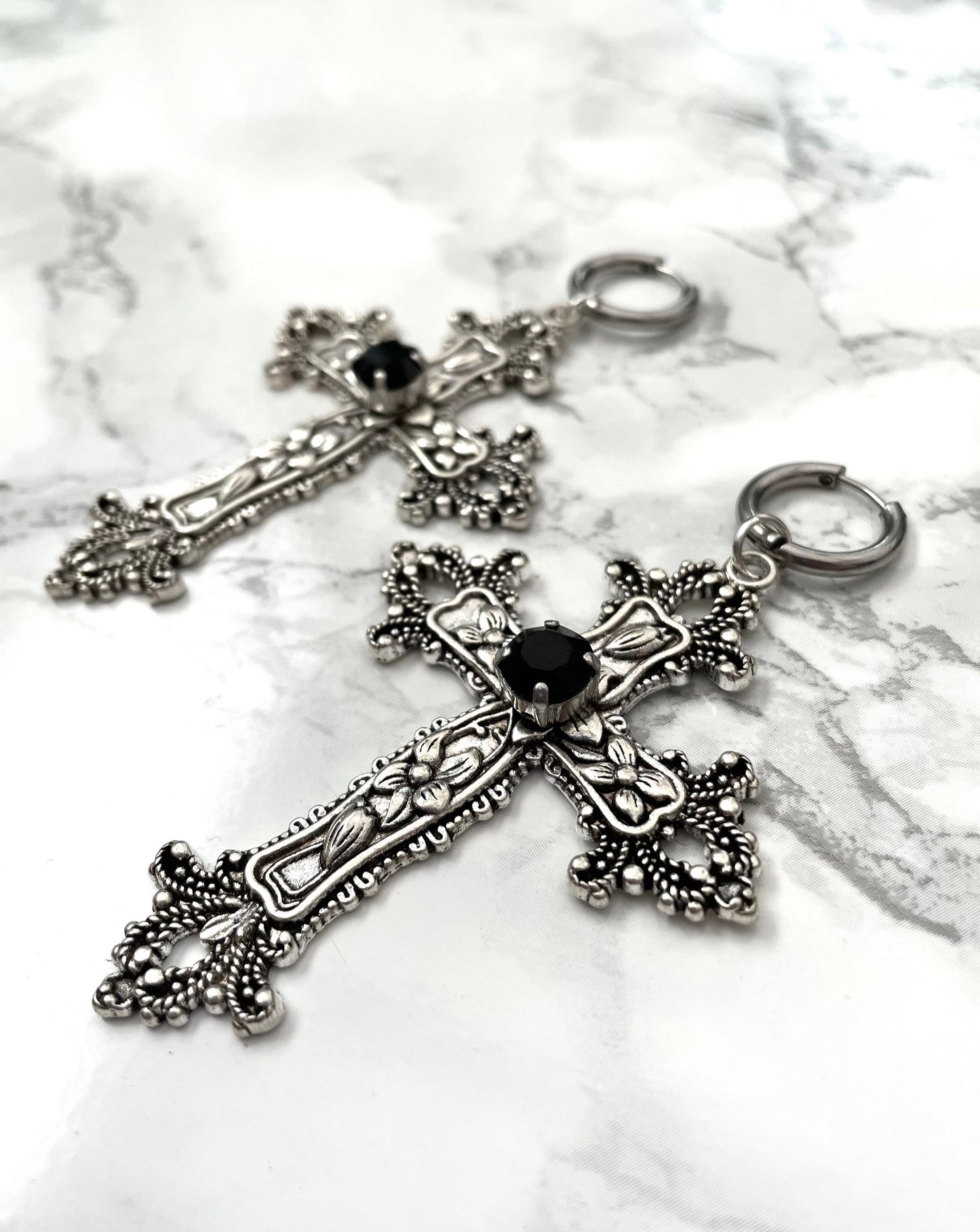 'Sanctus Mortum' Earrings (Death Black)