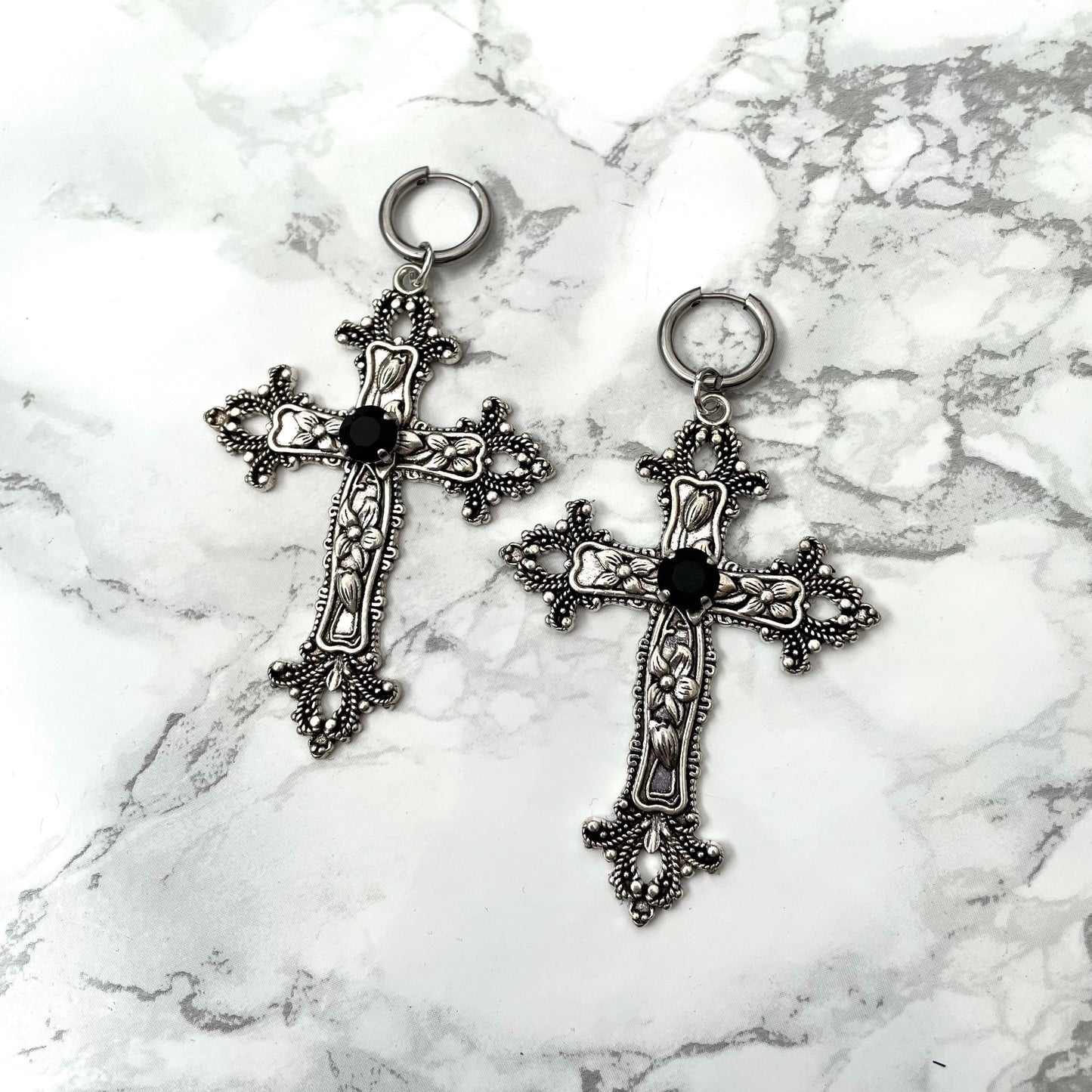 'Sanctus Mortum' Earrings (Death Black)