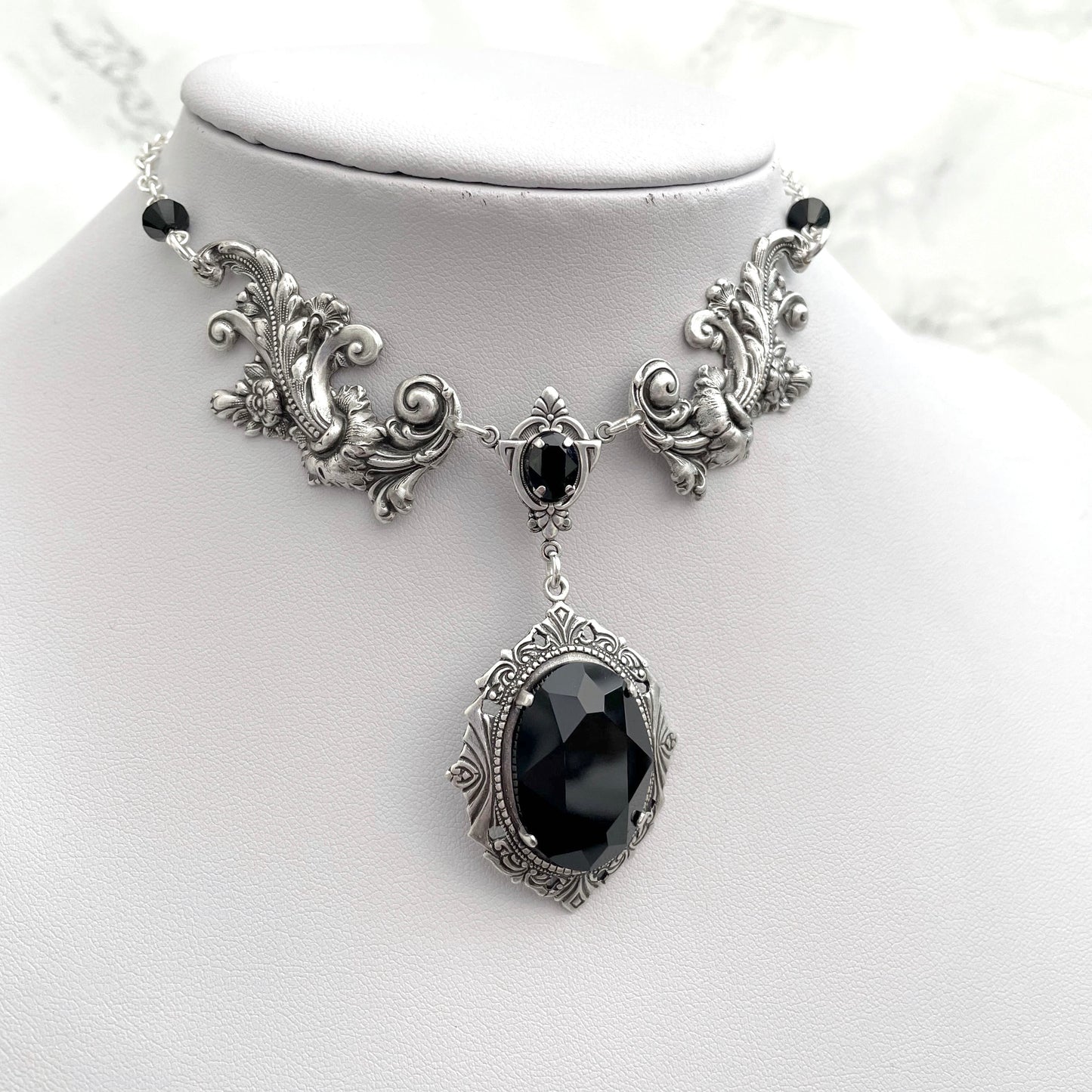 'Aurora' Necklace (Death Black)