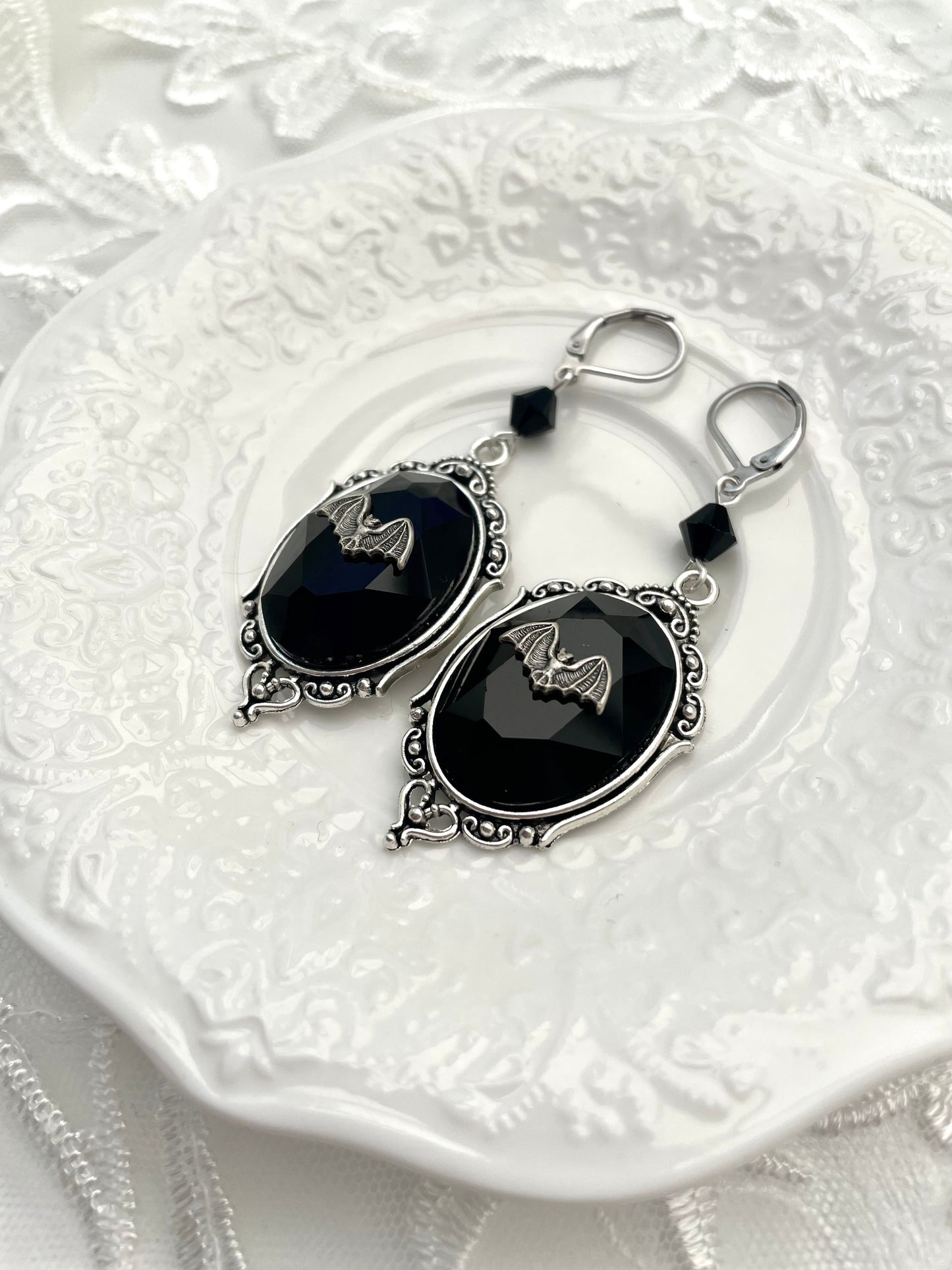 'Bat Queen' Earrings (Death Black)