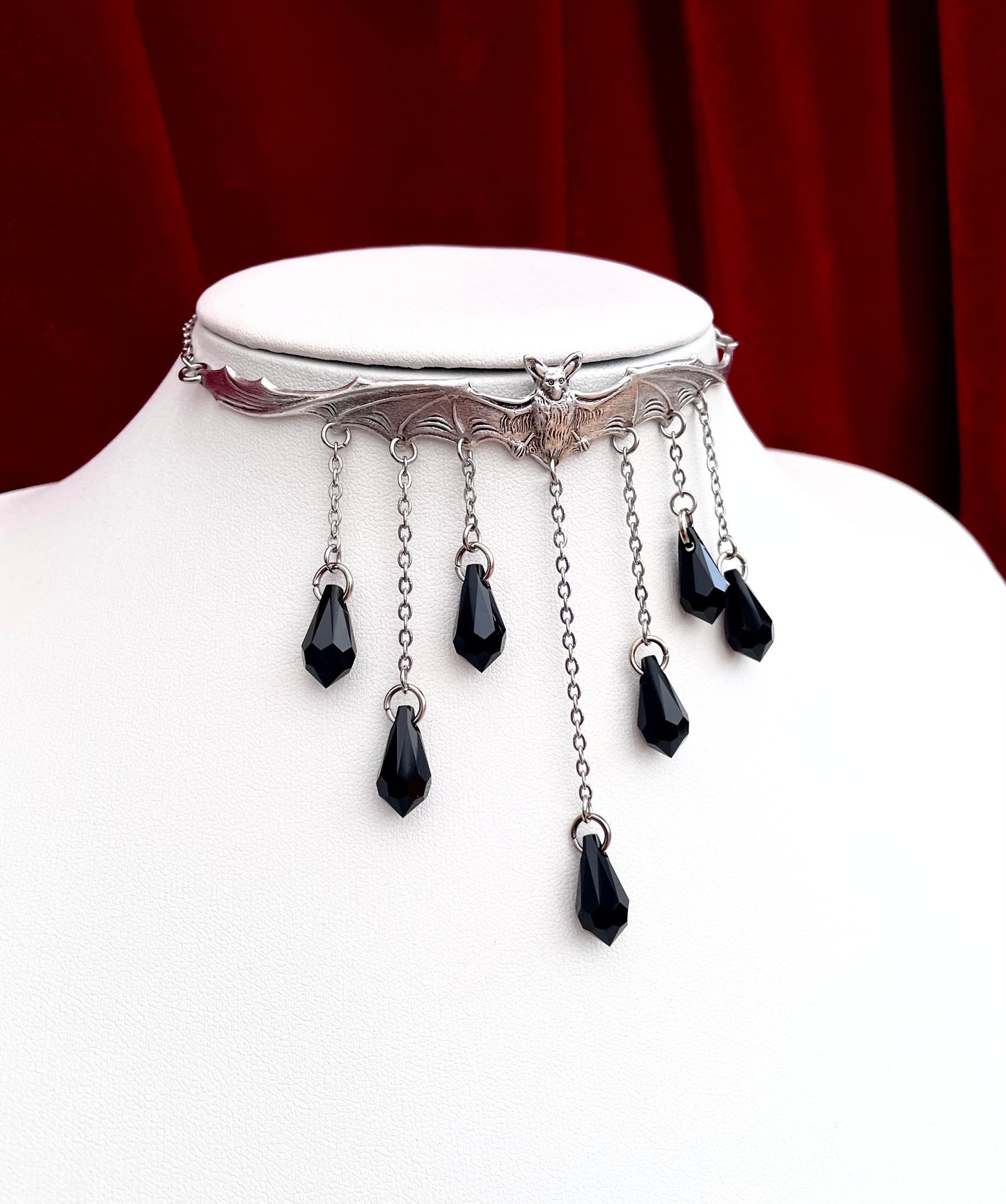 CLEARANCE! 'Twilight's Kiss' Necklace (Death Black)