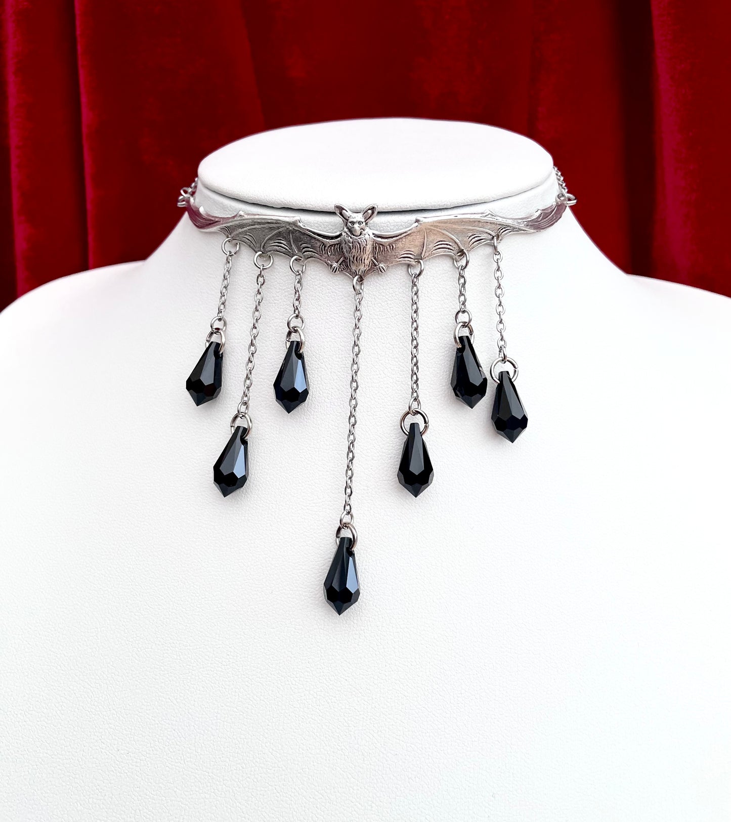 CLEARANCE! 'Twilight's Kiss' Necklace (Death Black)
