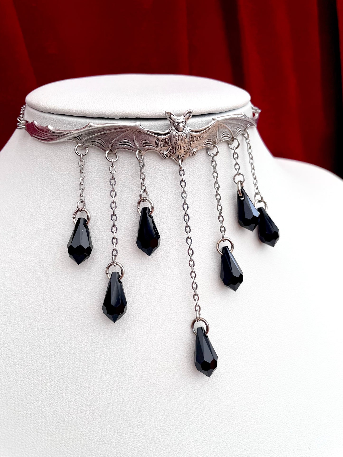CLEARANCE! 'Twilight's Kiss' Necklace (Death Black)