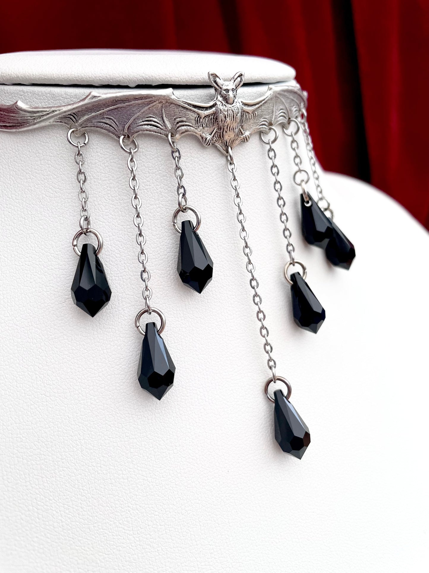 CLEARANCE! 'Twilight's Kiss' Necklace (Death Black)