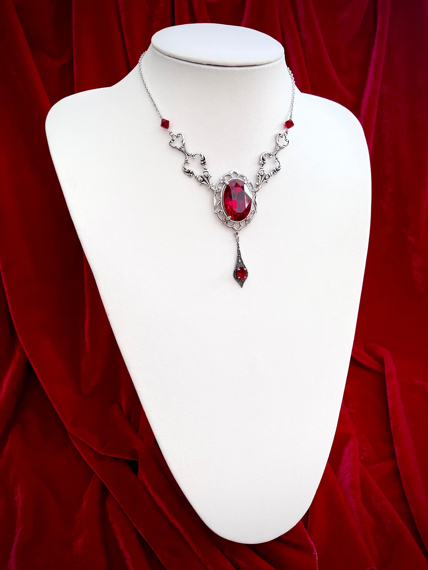 'Vladamina' Necklace (Blood Red)
