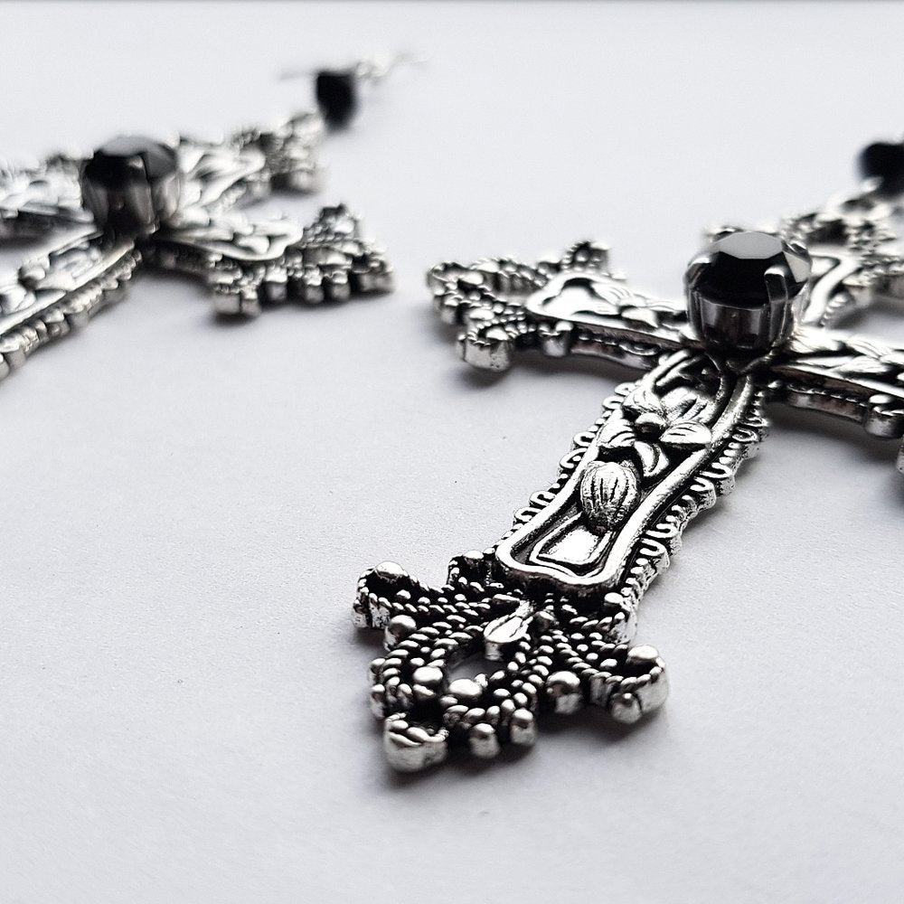 'Sanctus Mortum' Earrings (Death Black)
