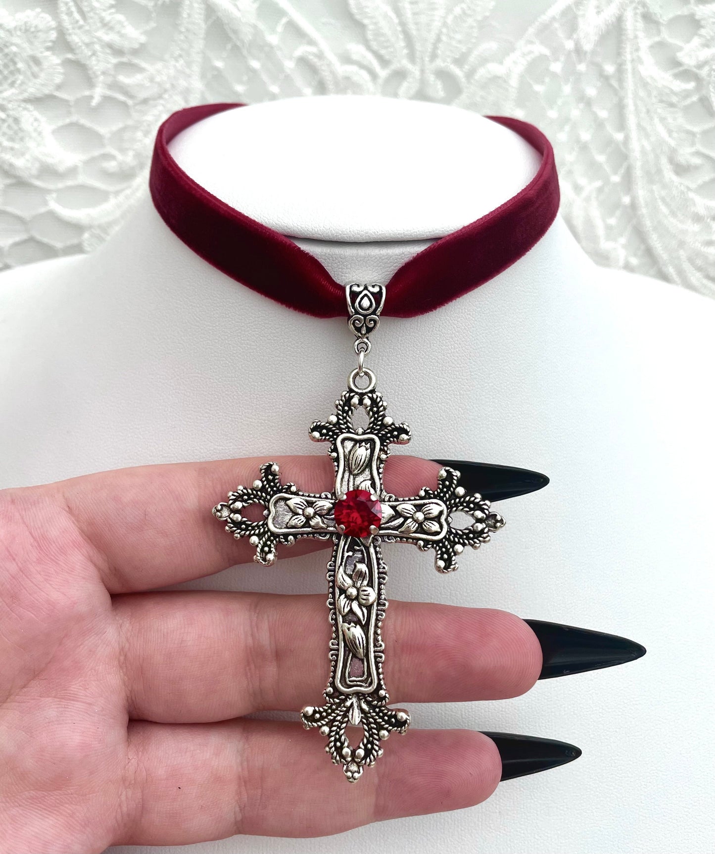 Velvet 'Sanctus Mortum' Choker (Blood Red)