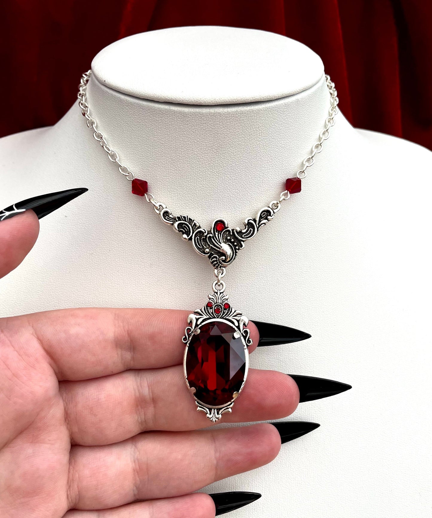 'Dark Queen' Necklace (Oxblood)