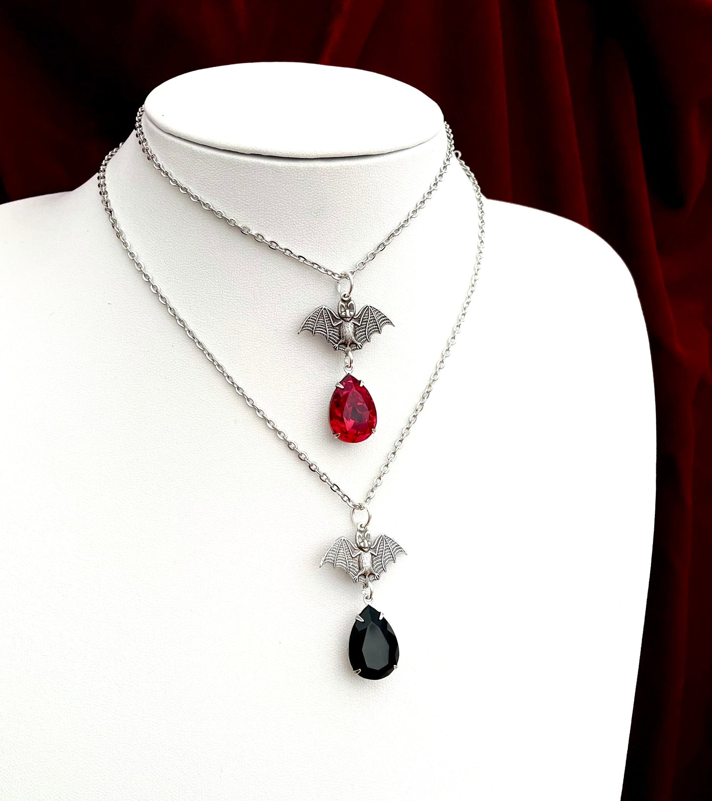 Bat necklace, silver bat necklace, bat necklace with red drop, silver bat necklace, dainty bat necklace, dainty goth necklace, bat drop necklace, bat necklace with drop, bat drop necklace, Gothic drop necklace, red drop necklace, necklace with red drops