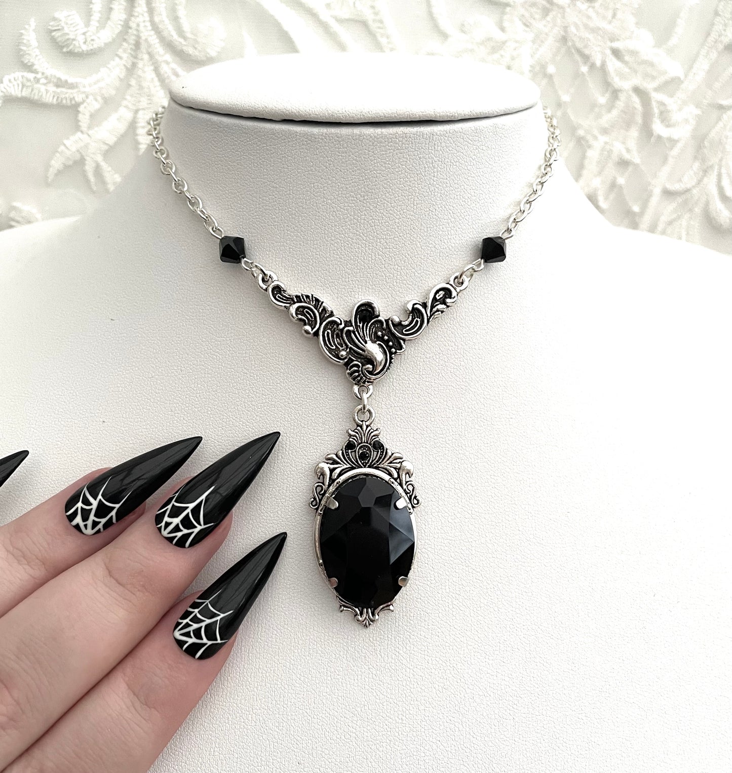 'Dark Queen' Necklace (Death Black)