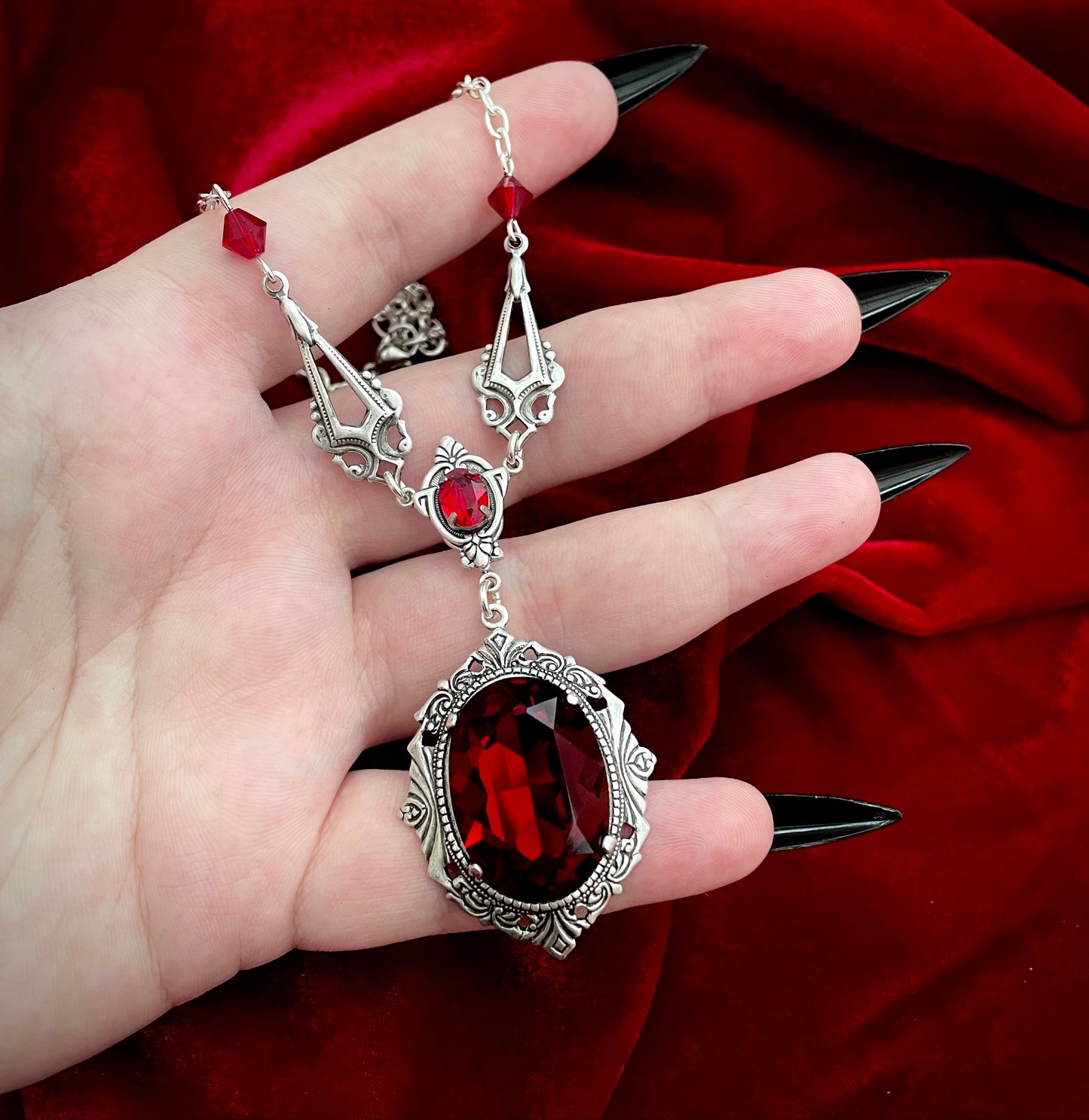 'Mortem' Necklace (Oxblood)