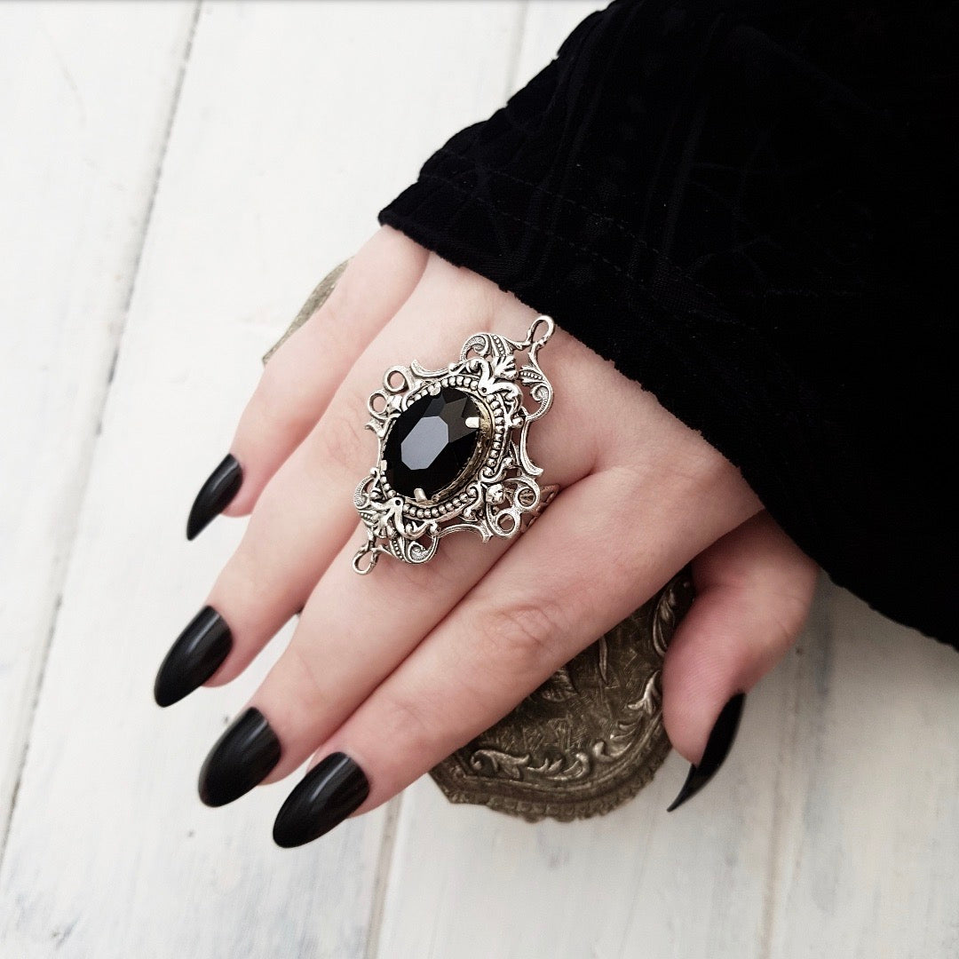 Victoria' Ring – Darkling Beloved