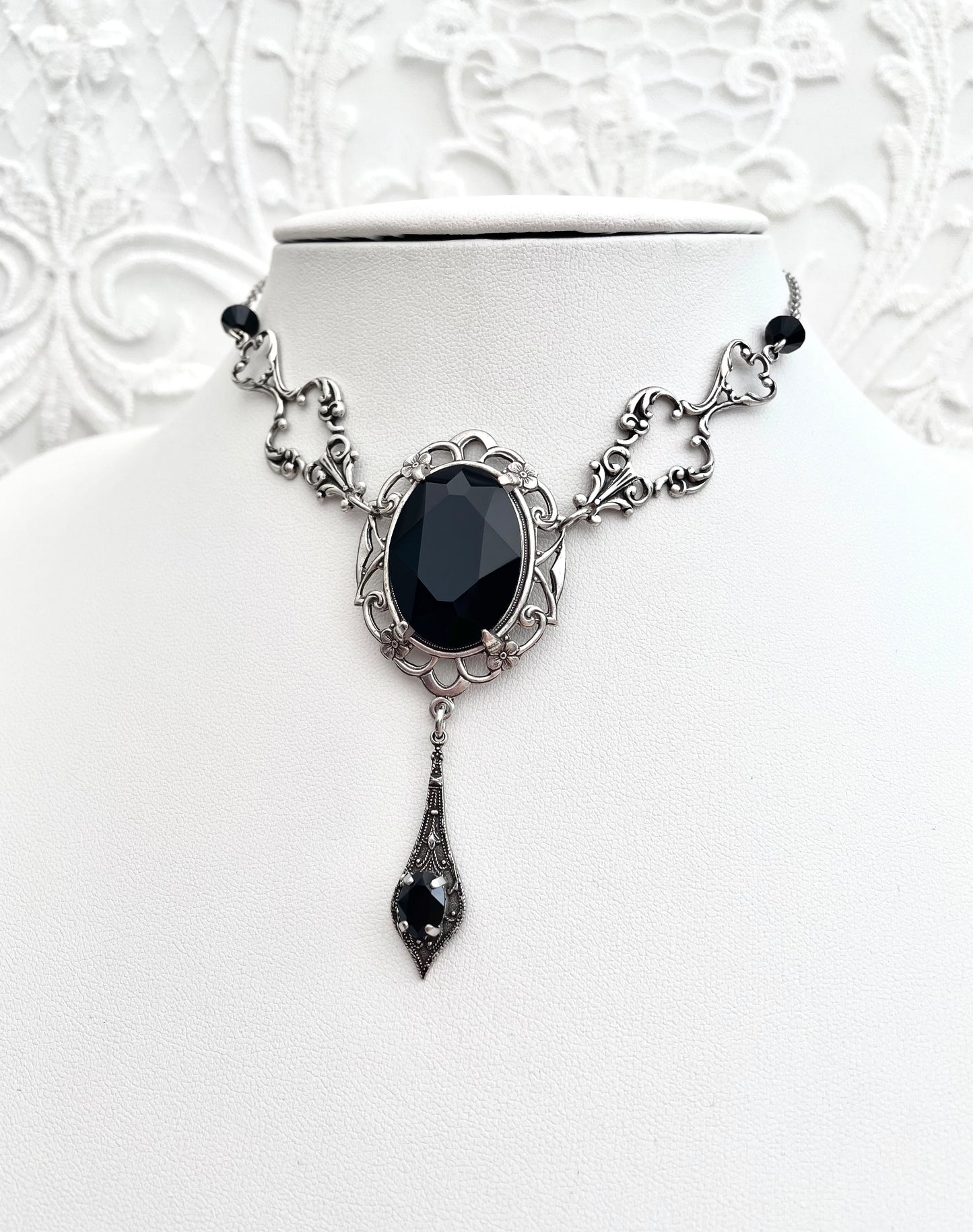 'Vladamina' Necklace (Death Black)