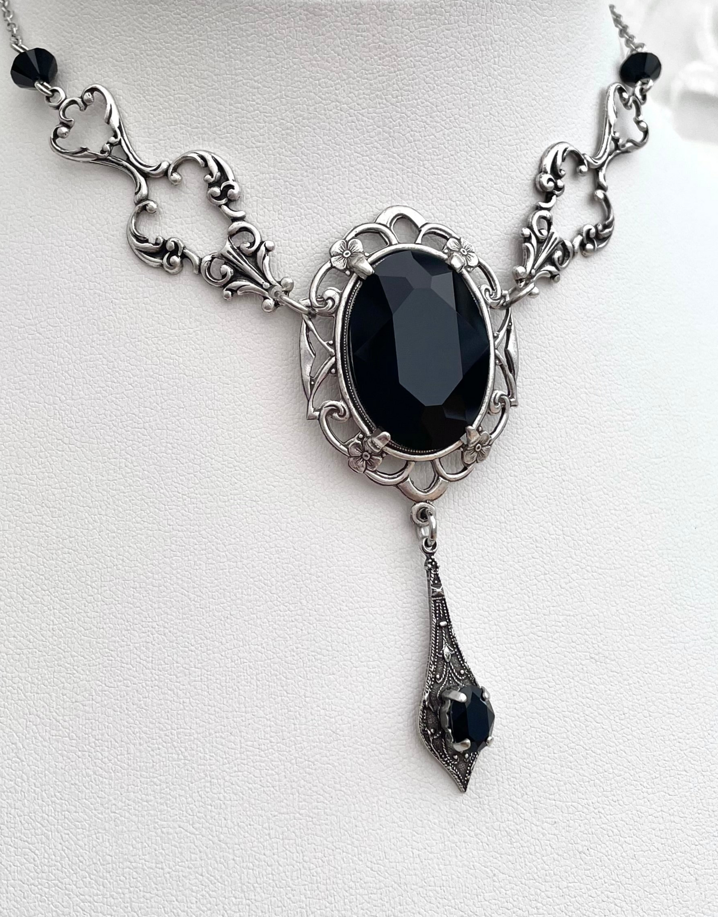 'Vladamina' Necklace (Death Black)