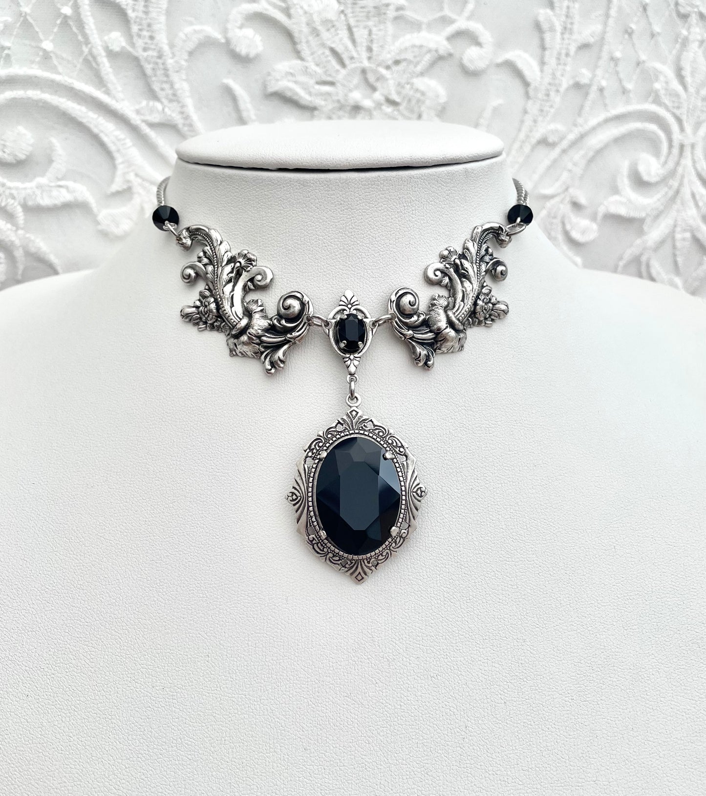 'Aurora' Necklace (Death Black)