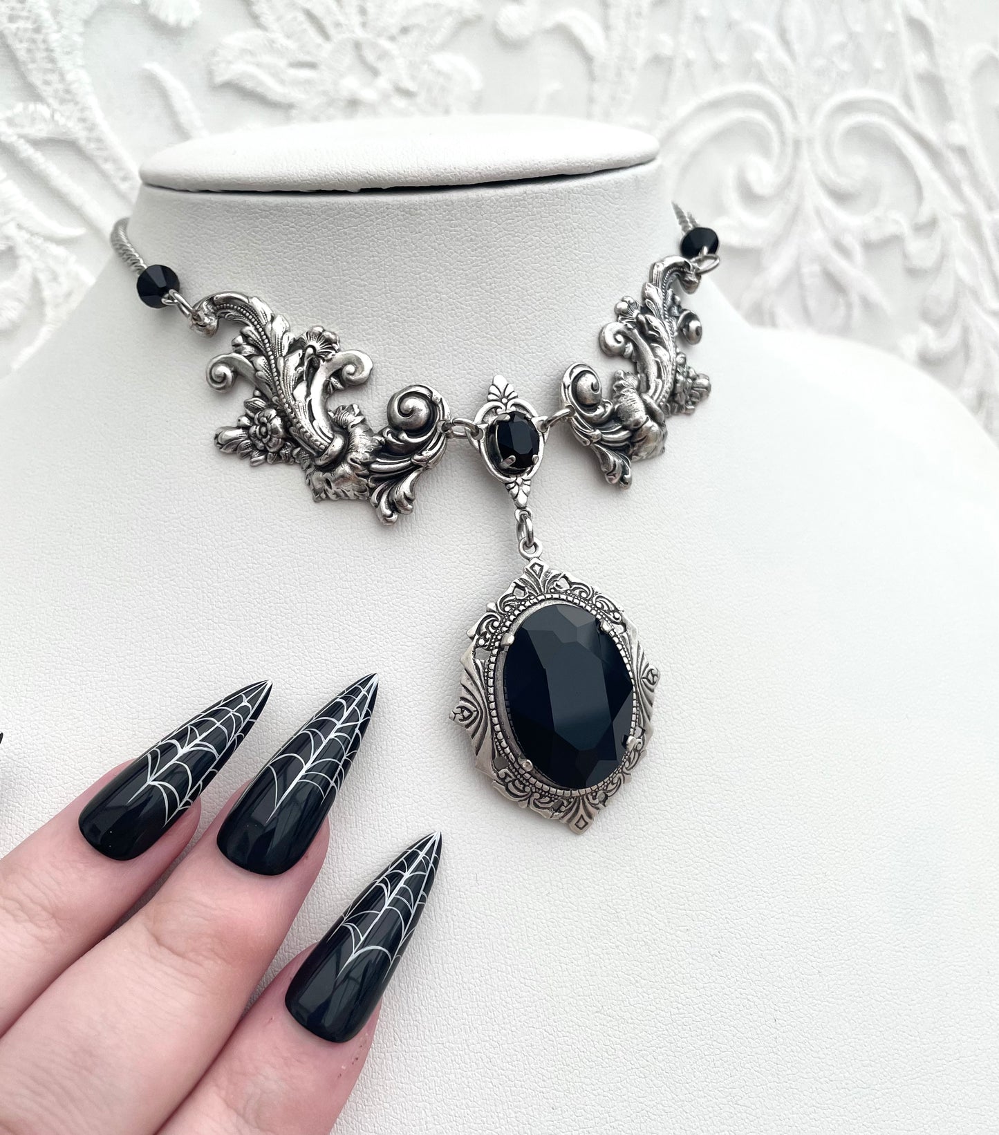 'Aurora' Necklace (Death Black)