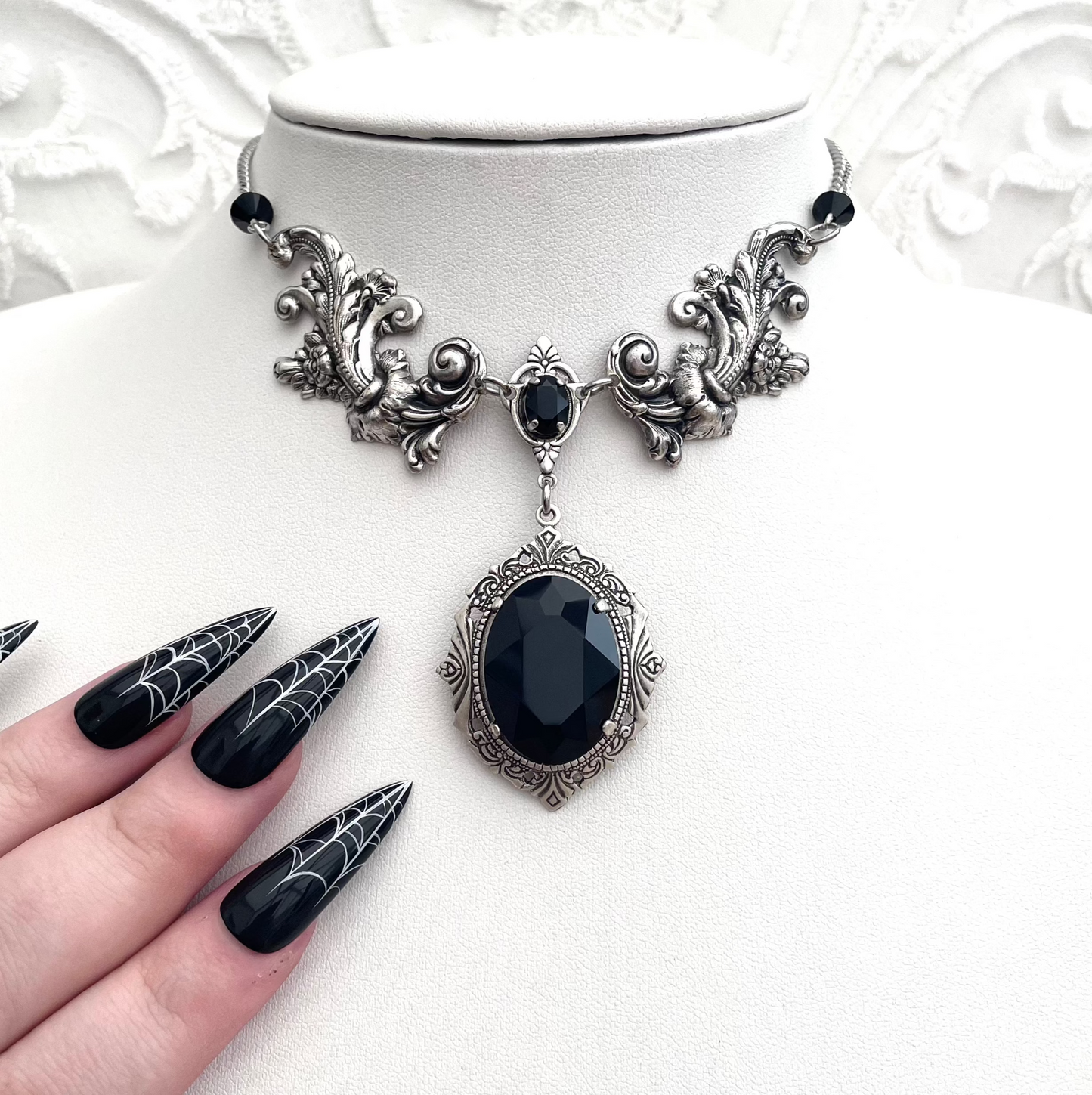 'Aurora' Necklace (Death Black)