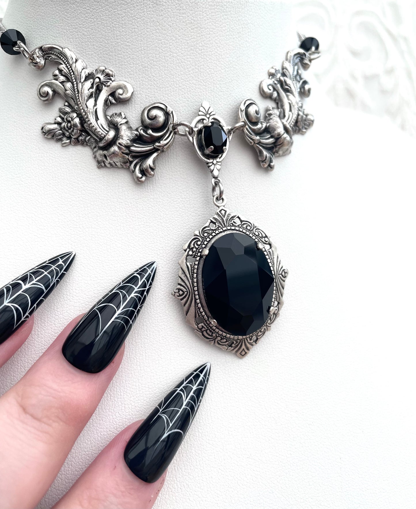 'Aurora' Necklace (Death Black)