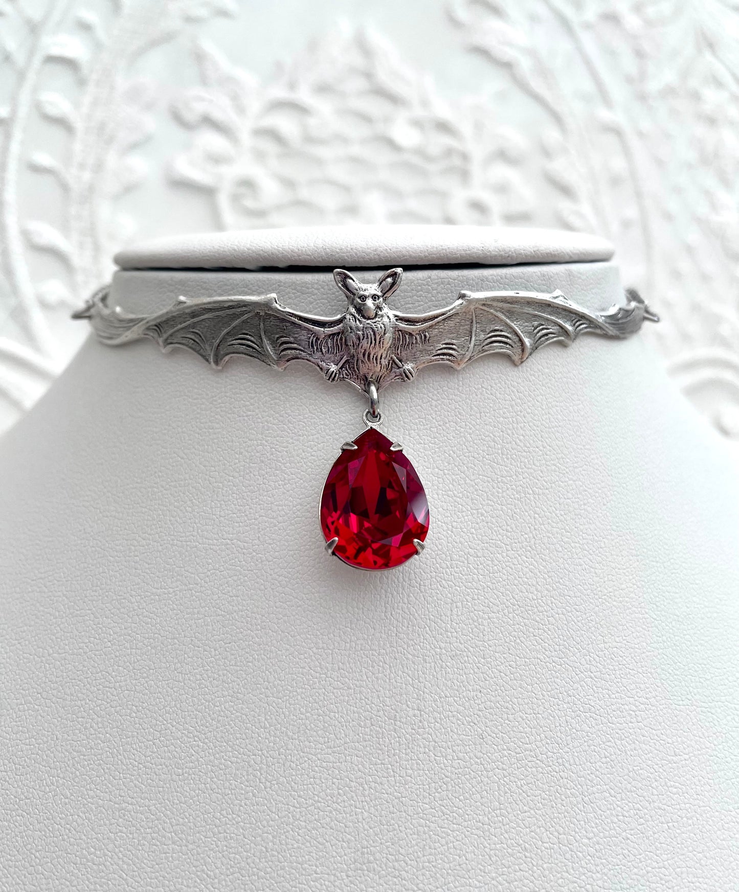 'Eternal Twilight' Necklace (Blood Red)