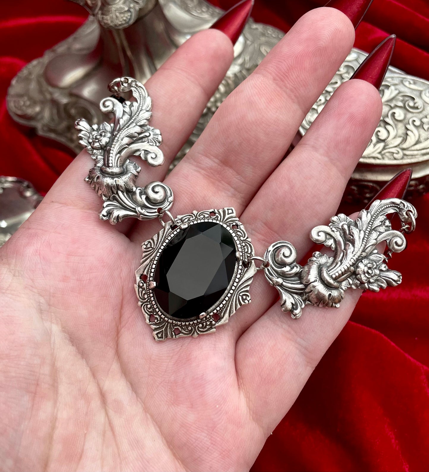 'Aurora II' Necklace (Death Black)