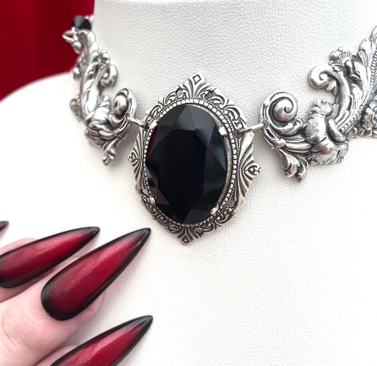 'Aurora II' Necklace (Death Black)