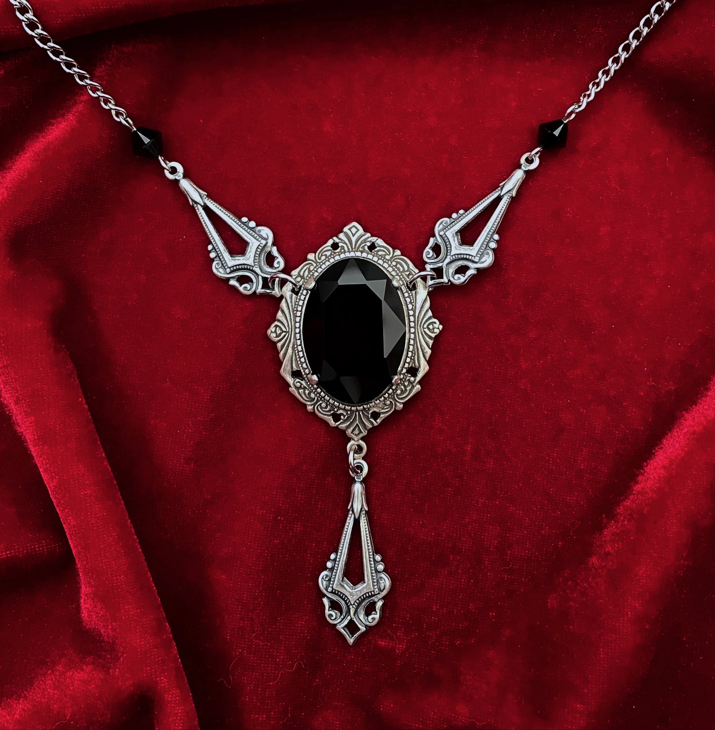 'Dracula's Kiss' Necklace (Death Black) *REVAMP*