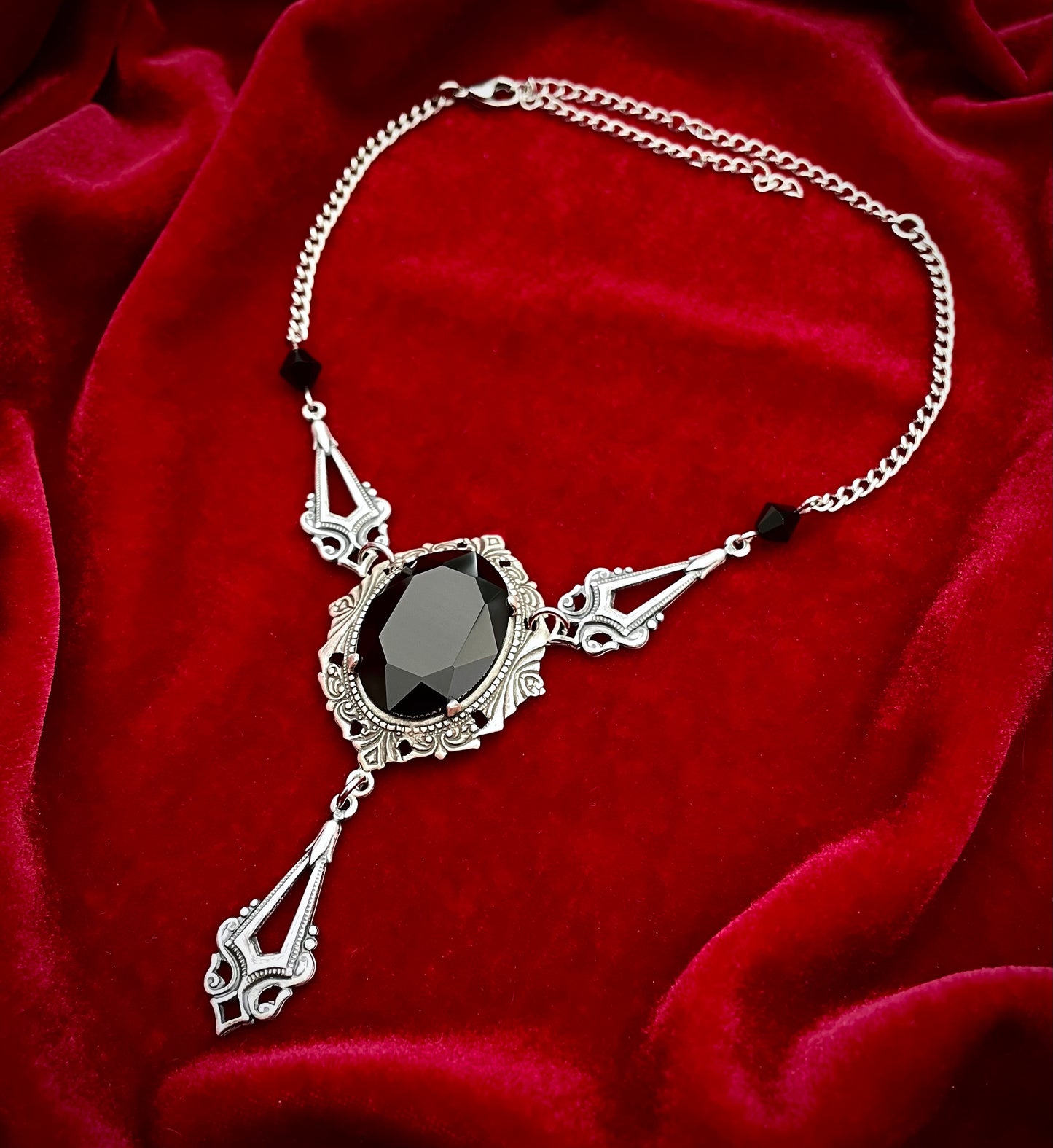 'Dracula's Kiss' Necklace (Death Black) *REVAMP*