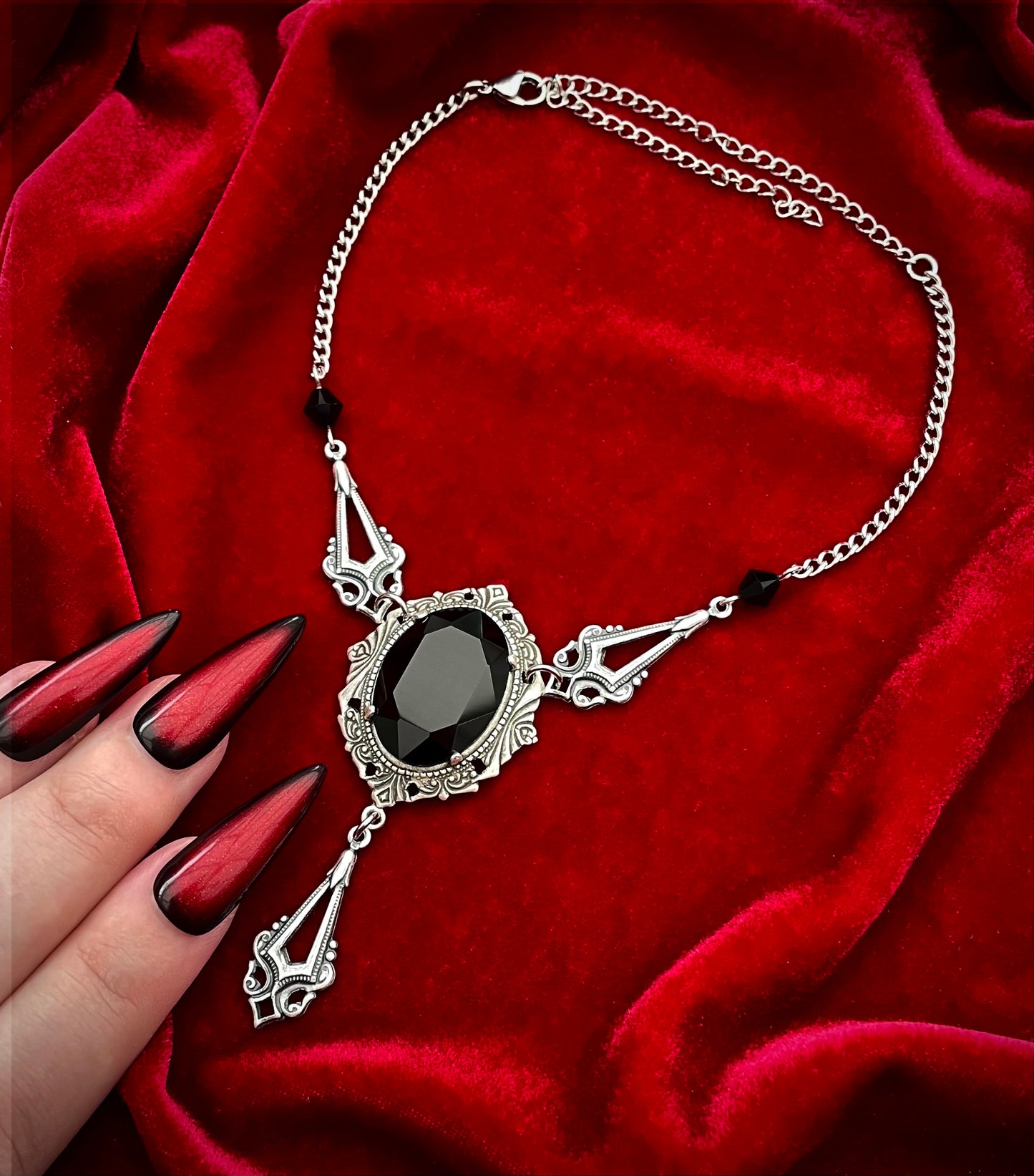 'Dracula's Kiss' Necklace (Death Black) *REVAMP*