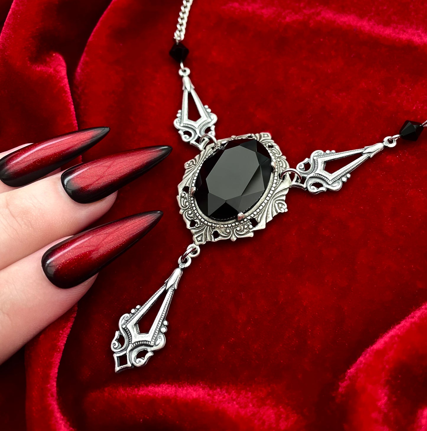 'Dracula's Kiss' Necklace (Death Black) *REVAMP*