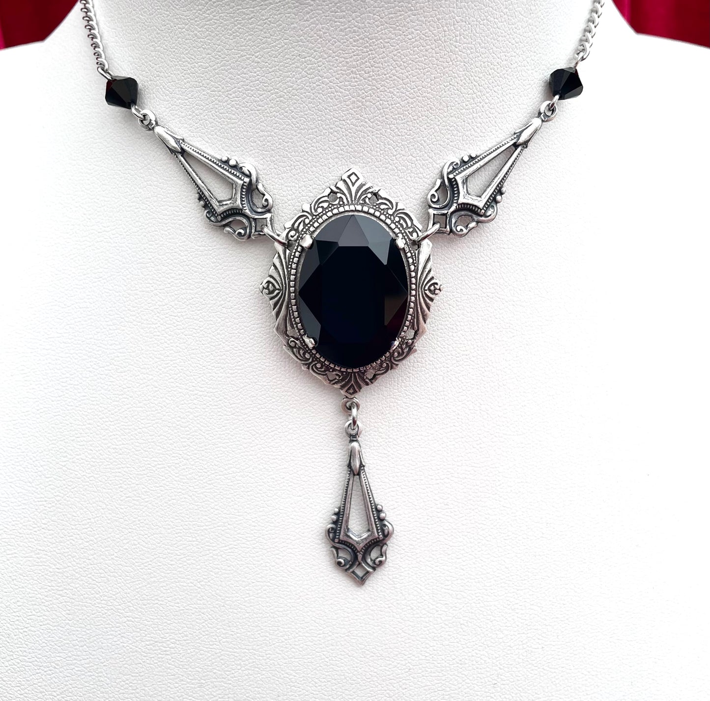 'Dracula's Kiss' Necklace (Death Black) *REVAMP*
