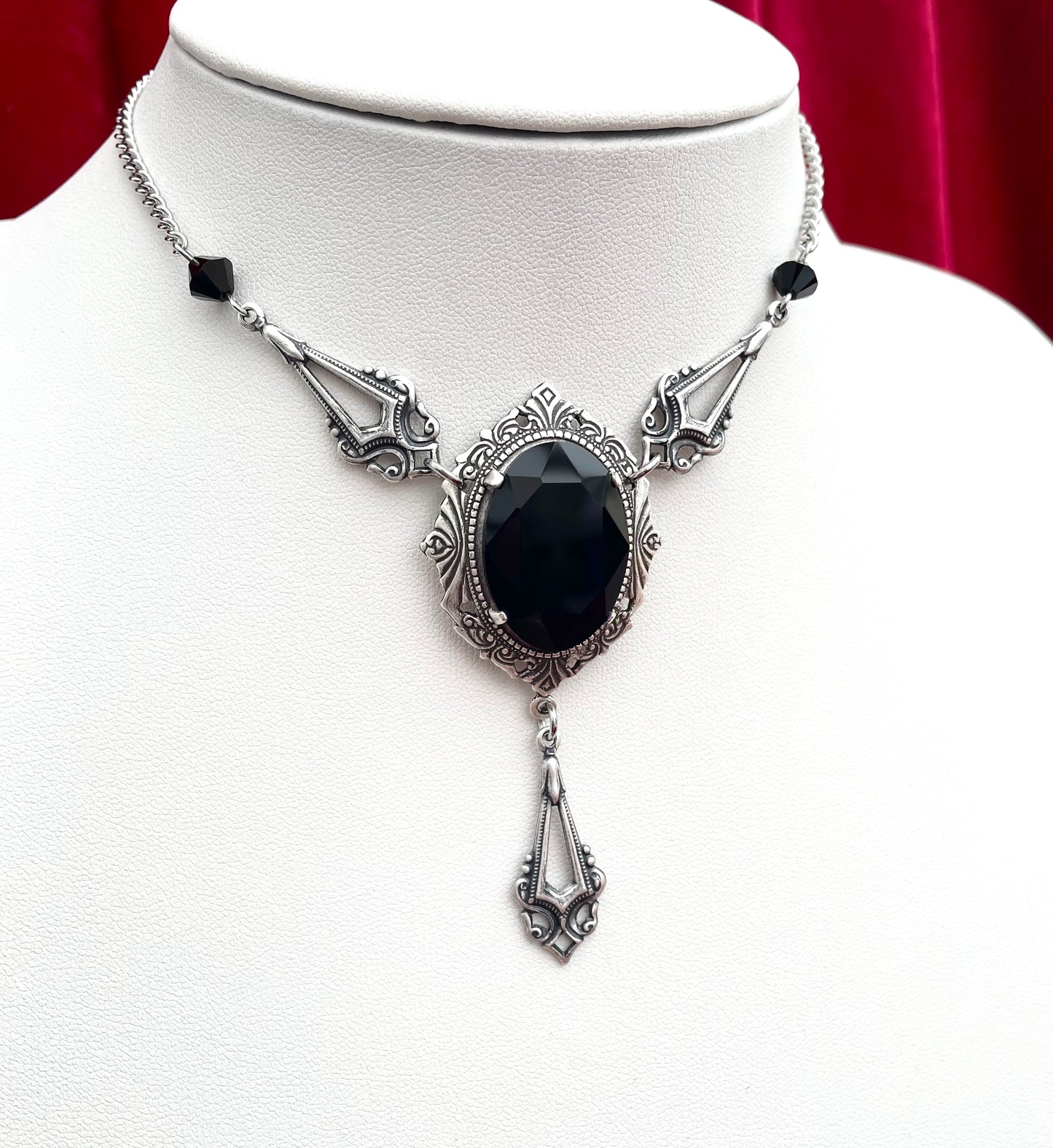 'Dracula's Kiss' Necklace (Death Black) *REVAMP*