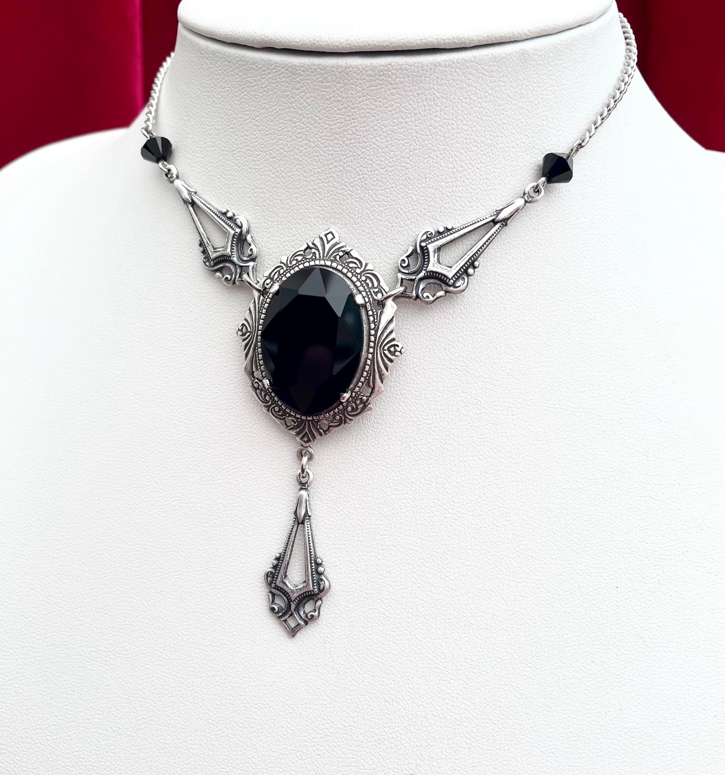 'Dracula's Kiss' Necklace (Death Black) *REVAMP*