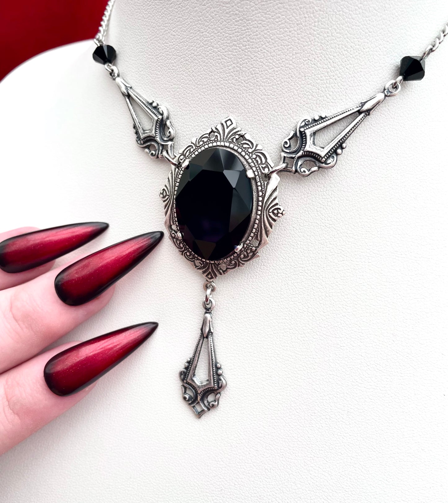 'Dracula's Kiss' Necklace (Death Black) *REVAMP*