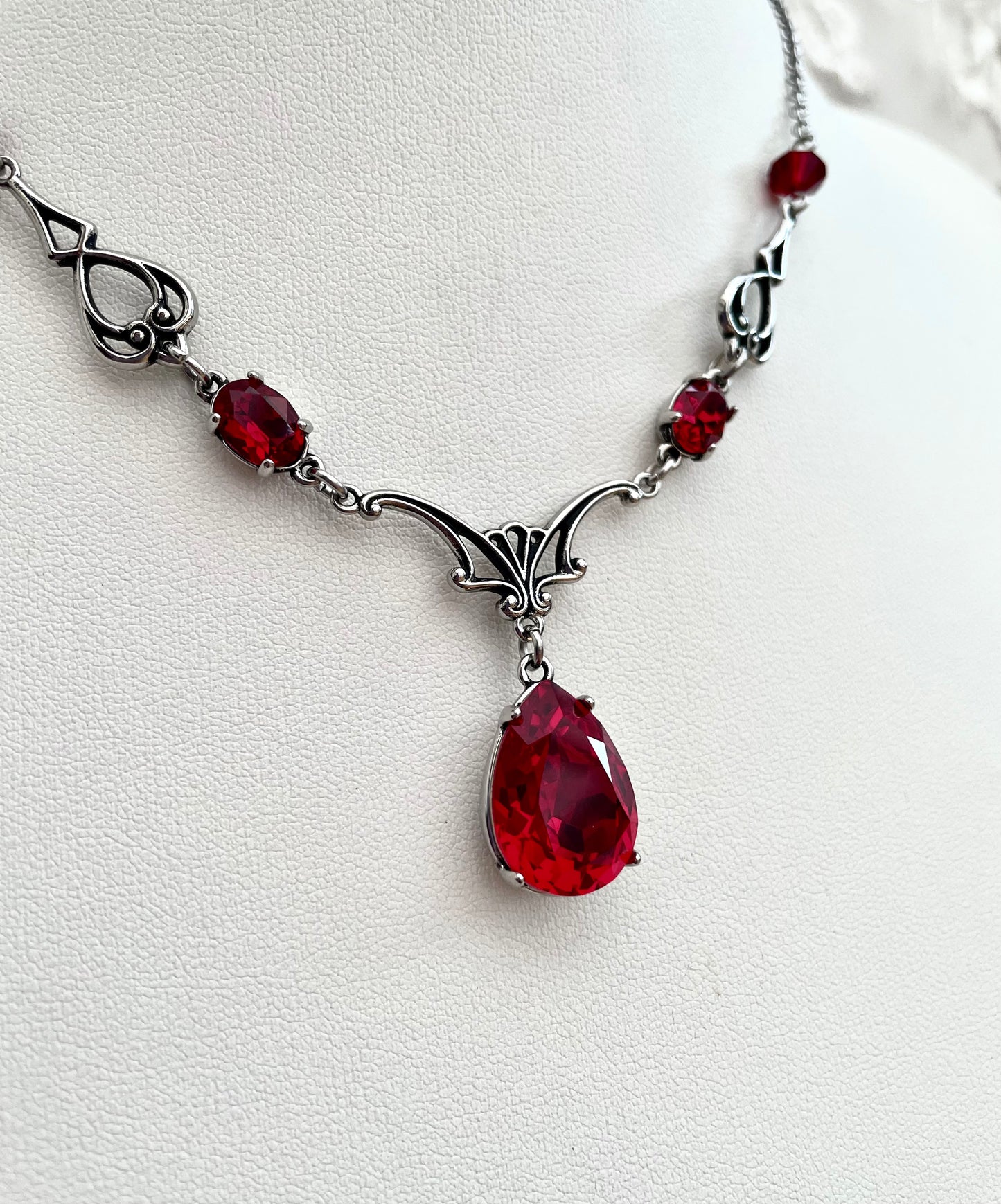 'Vesper' Necklace - Blood Red