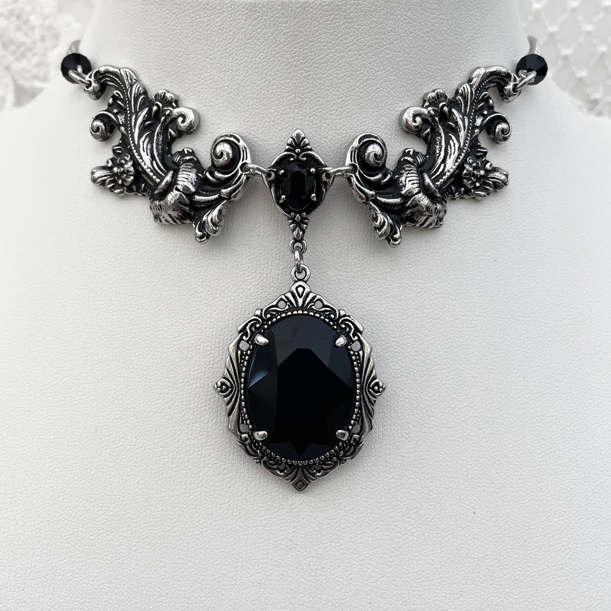'Aurora' Necklace (Death Black)