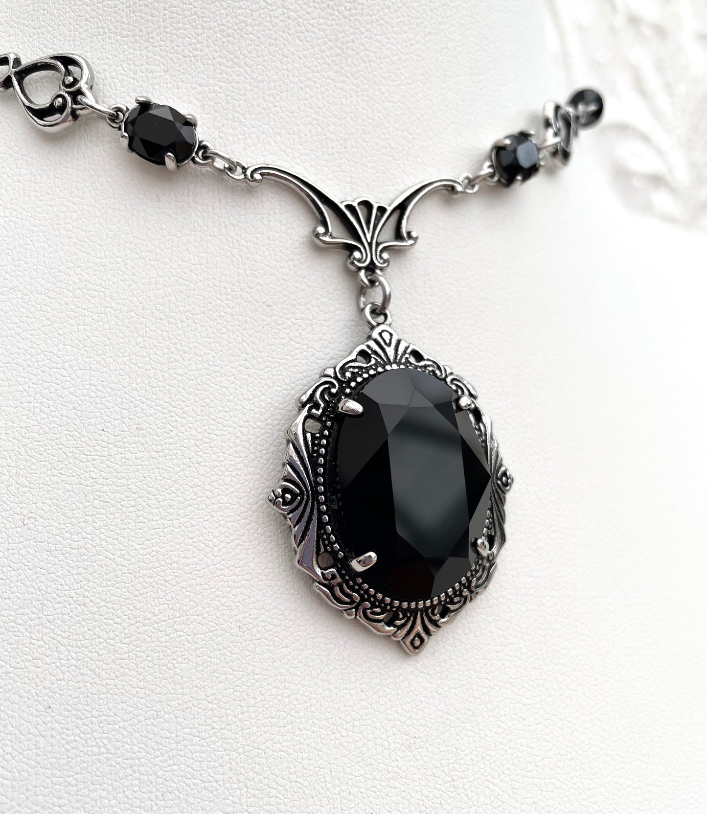 'Requiem' Necklace (Death Black)