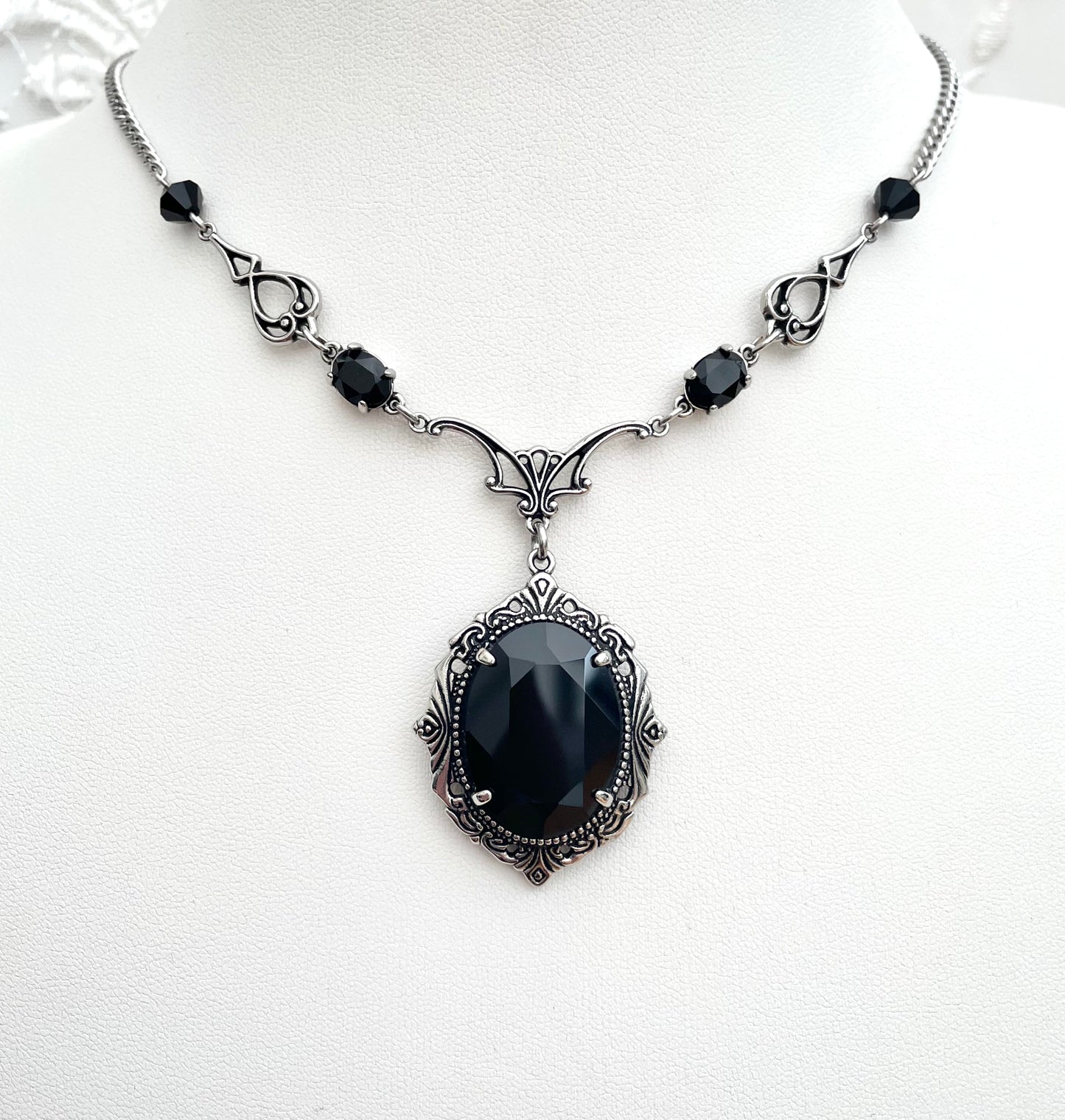 'Requiem' Necklace (Death Black)