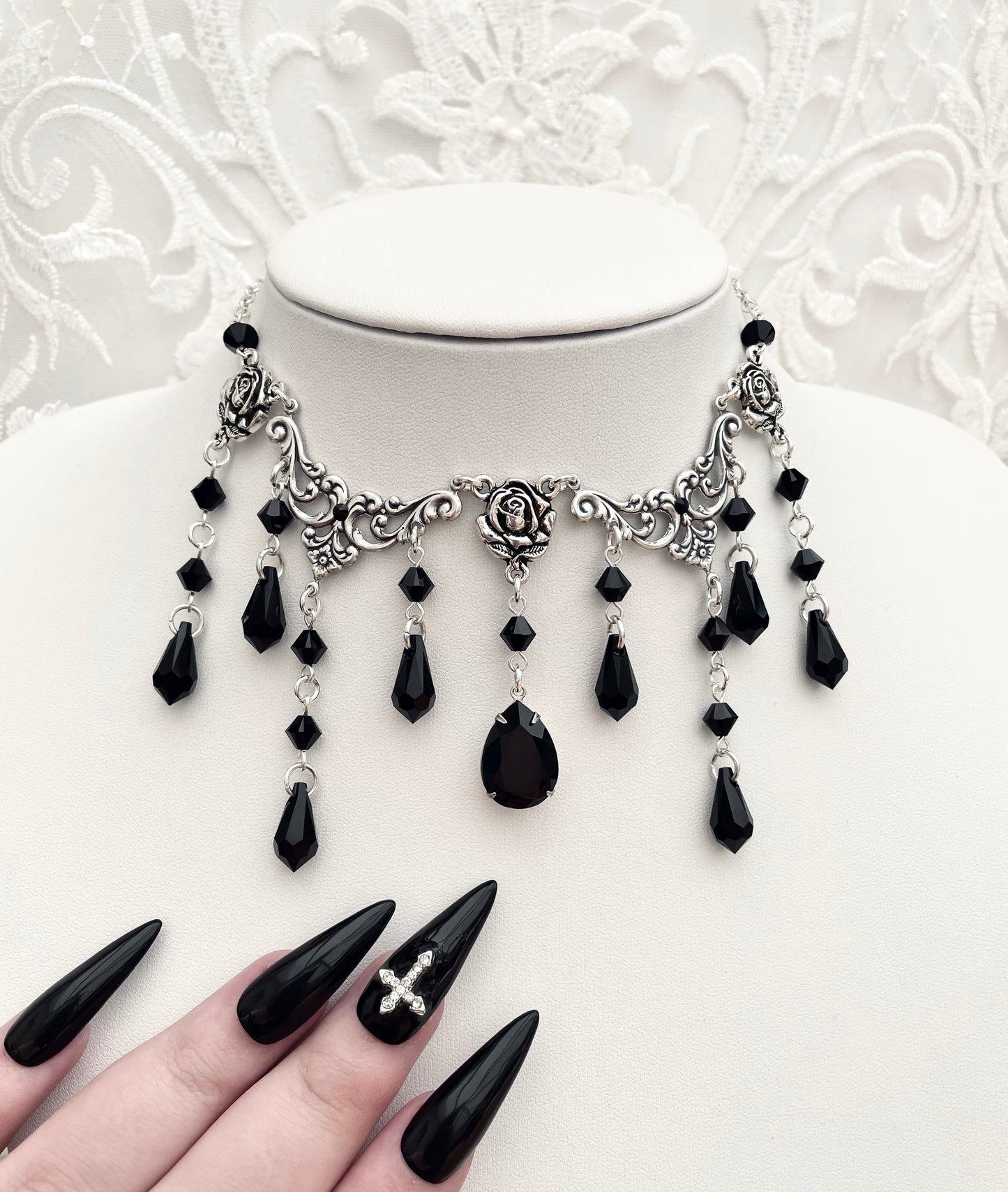'Evelyn' Necklace (Death Black)