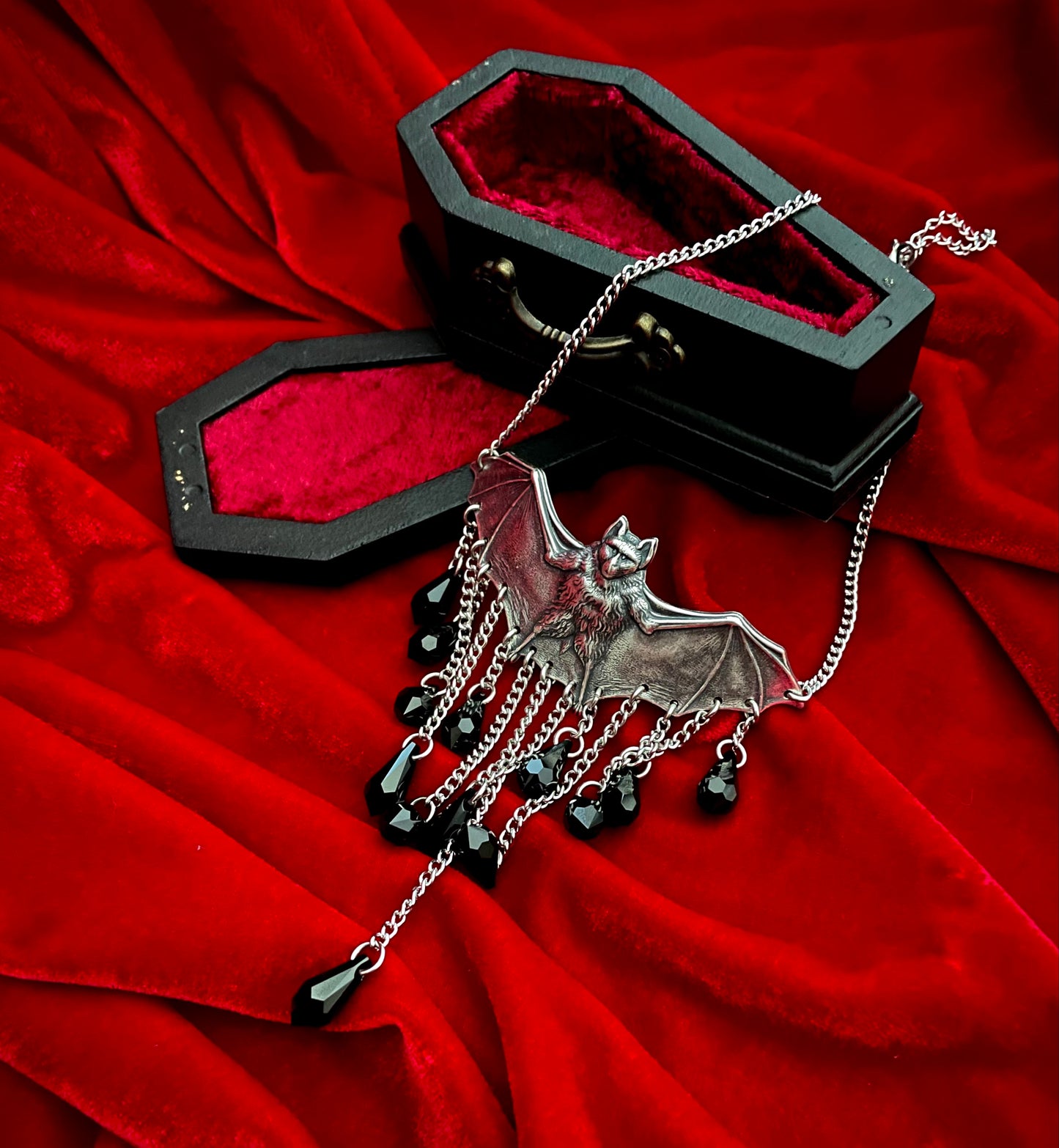 'Twilight's Kiss II' Necklace (Death Black)
