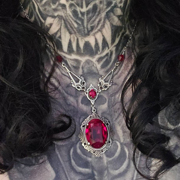 'Mortem' Necklace (Oxblood)