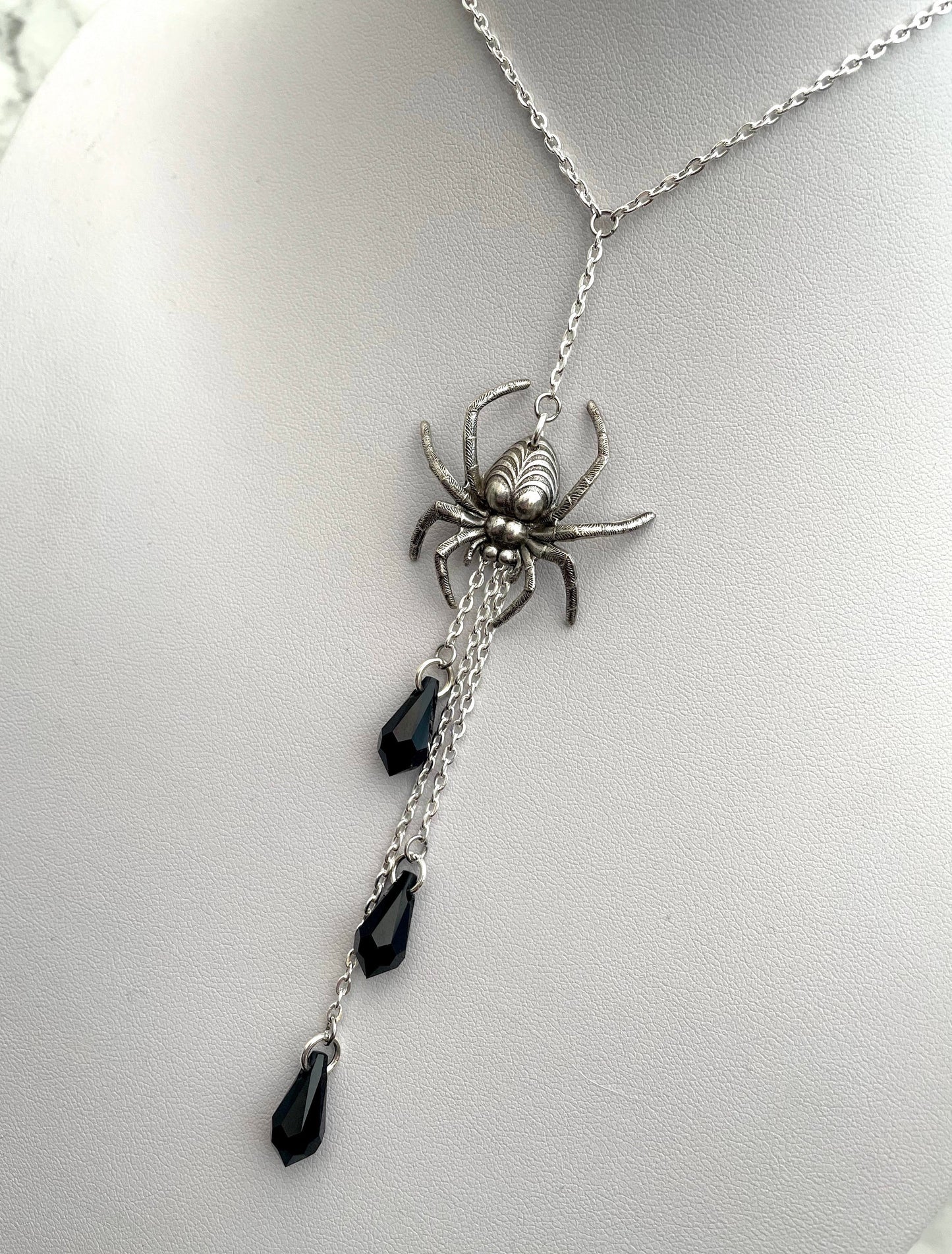 'Venom' Necklace (Death Black)